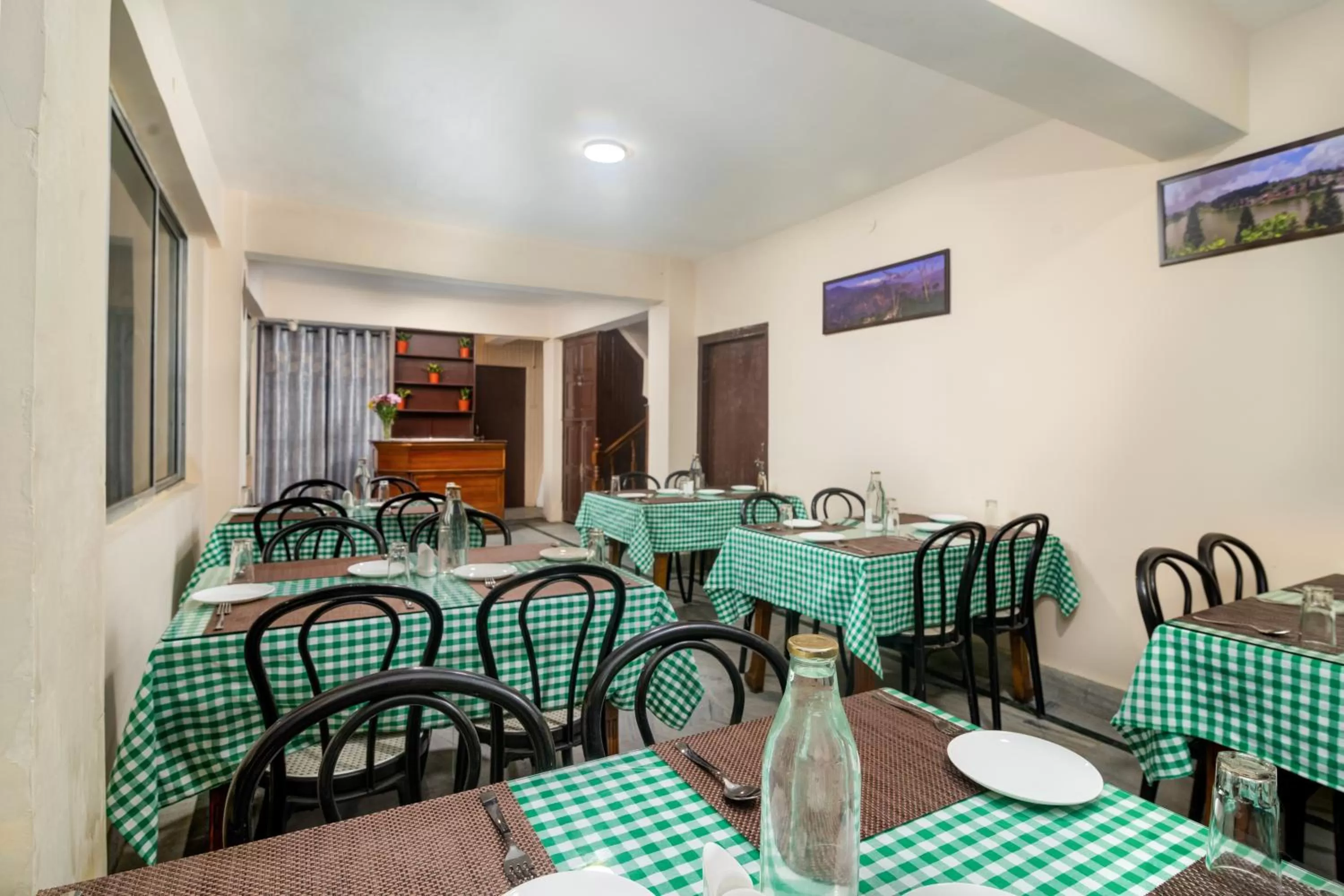 Restaurant/places to eat in Muscatel Roma - 400 Mts from Mall Road