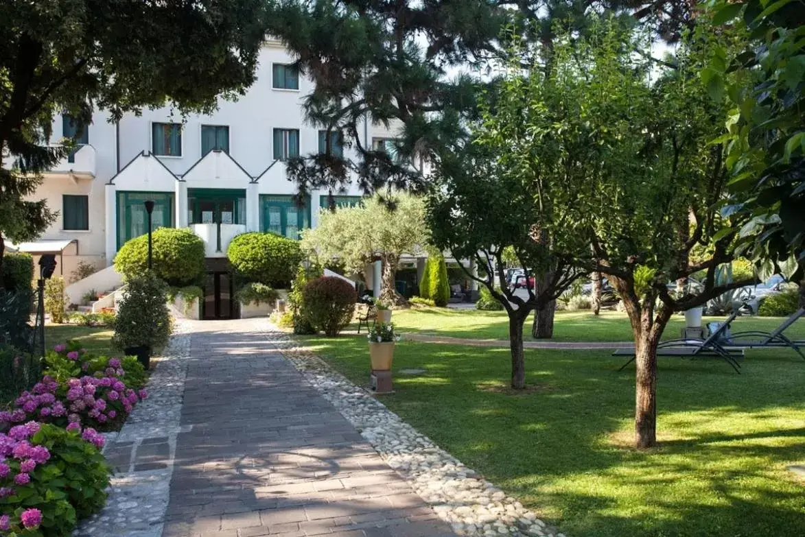 Property Building in Park Hotel Ai Pini & Restaurant Ai Pini