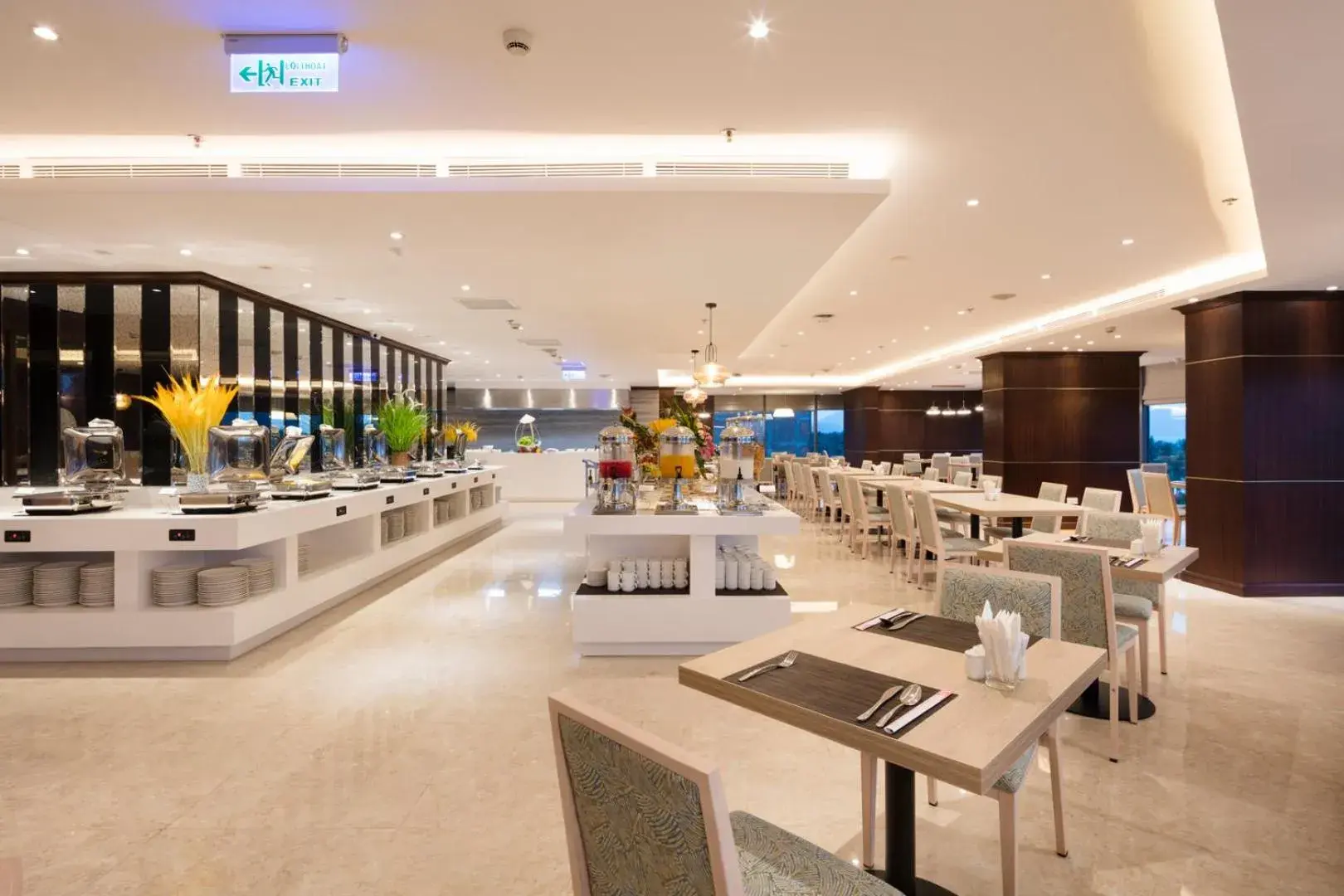 Breakfast, Restaurant/Places to Eat in Asteria Comodo Nha Trang Hotel