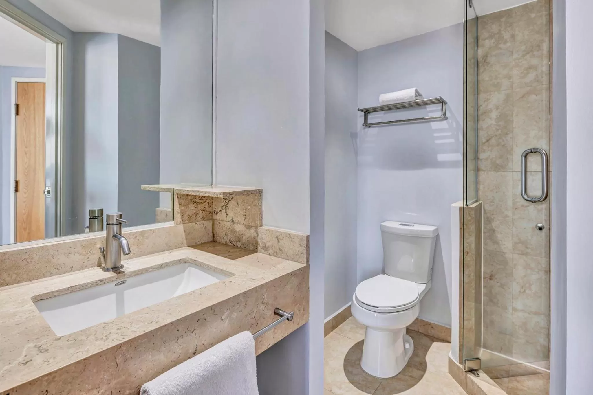 Bathroom in One Ciudad de Mexico Alameda