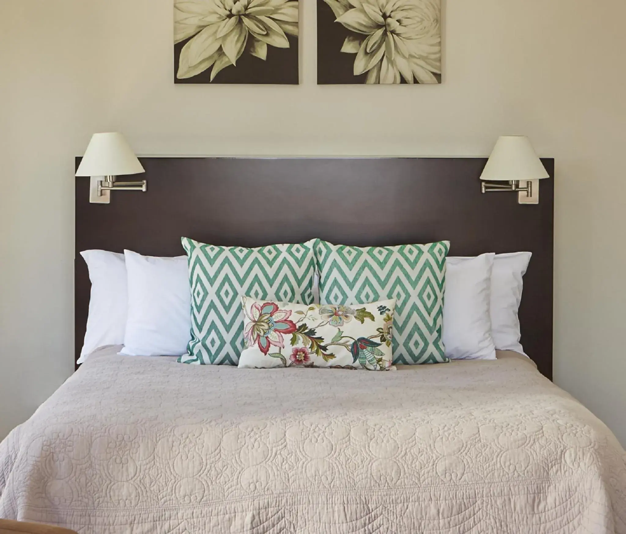 Decorative detail, Bed in Bayflowers Guest House