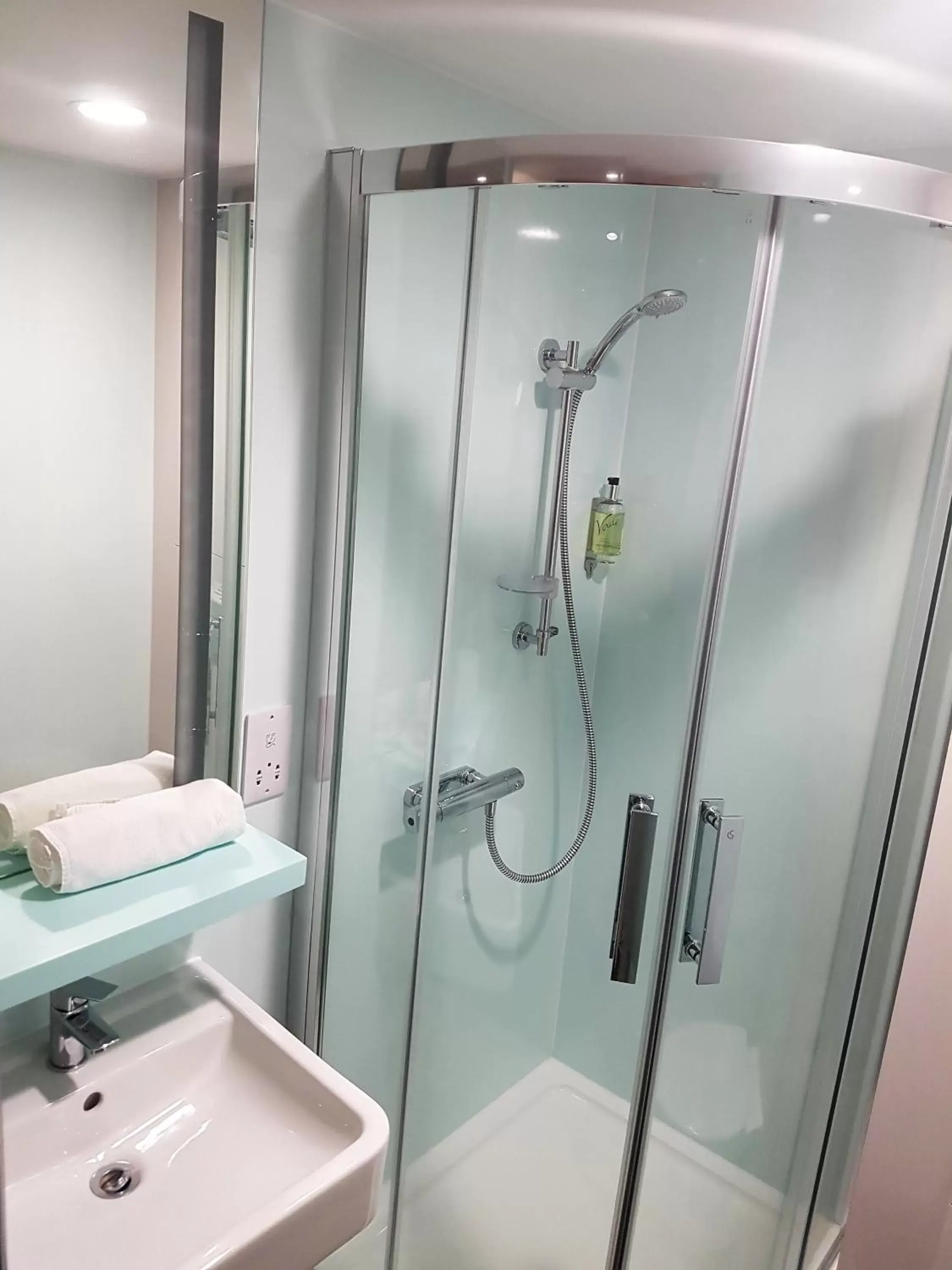 Shower, Bathroom in easyHotel Liverpool