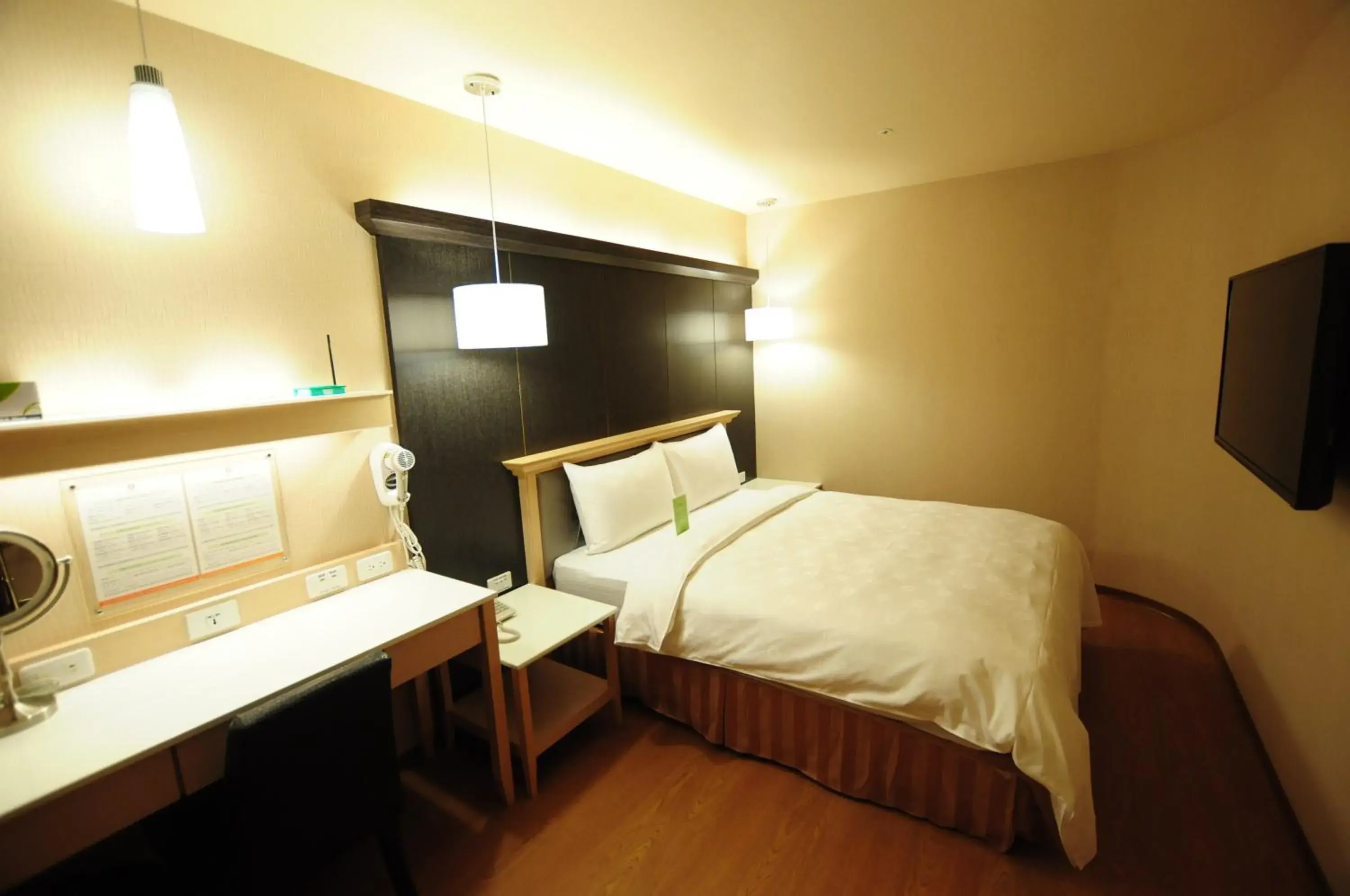 Photo of the whole room, Bed in Kindness Hotel - Kaohsiung Main Station