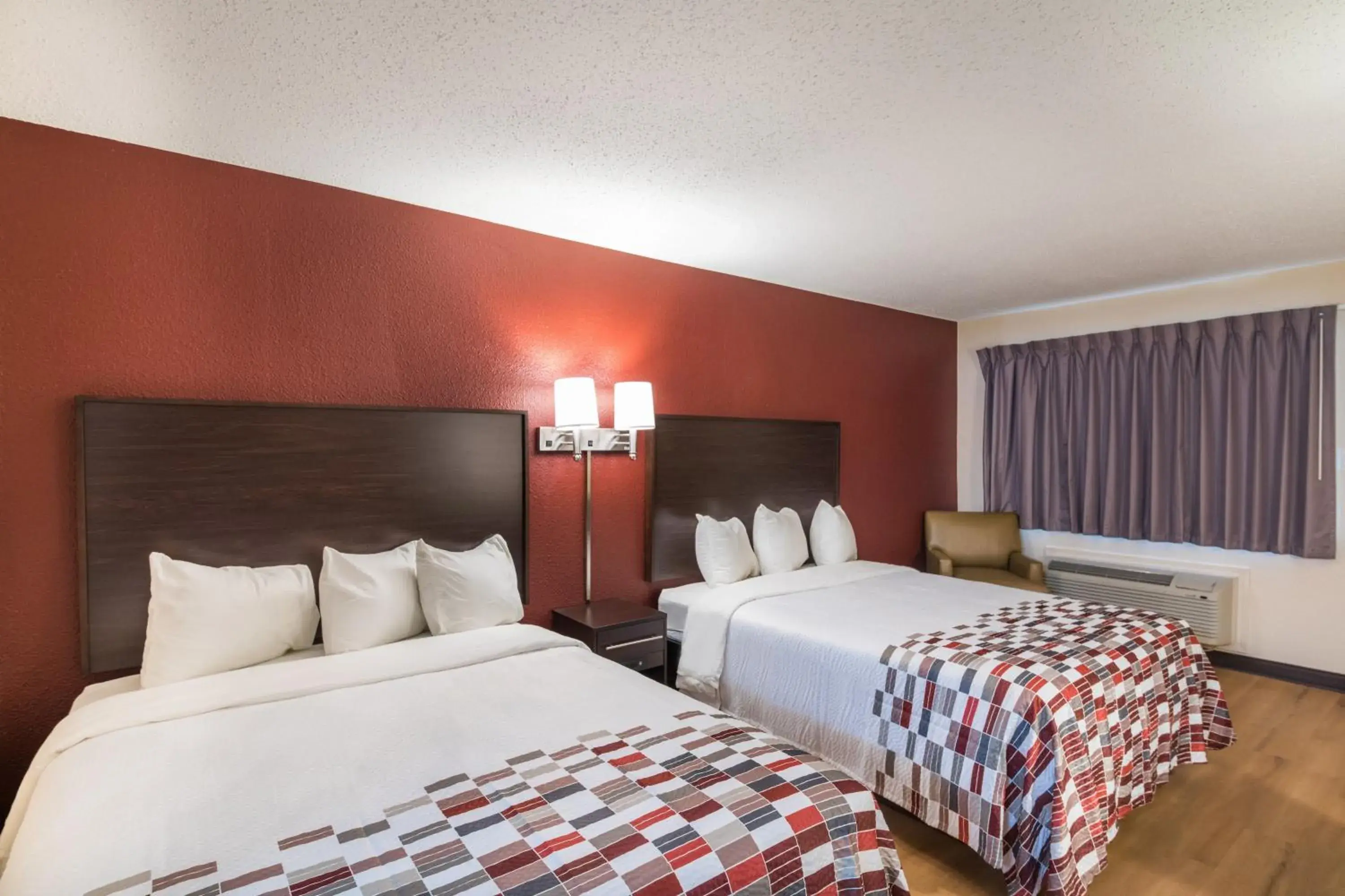 Photo of the whole room, Bed in Red Roof Inn Temple