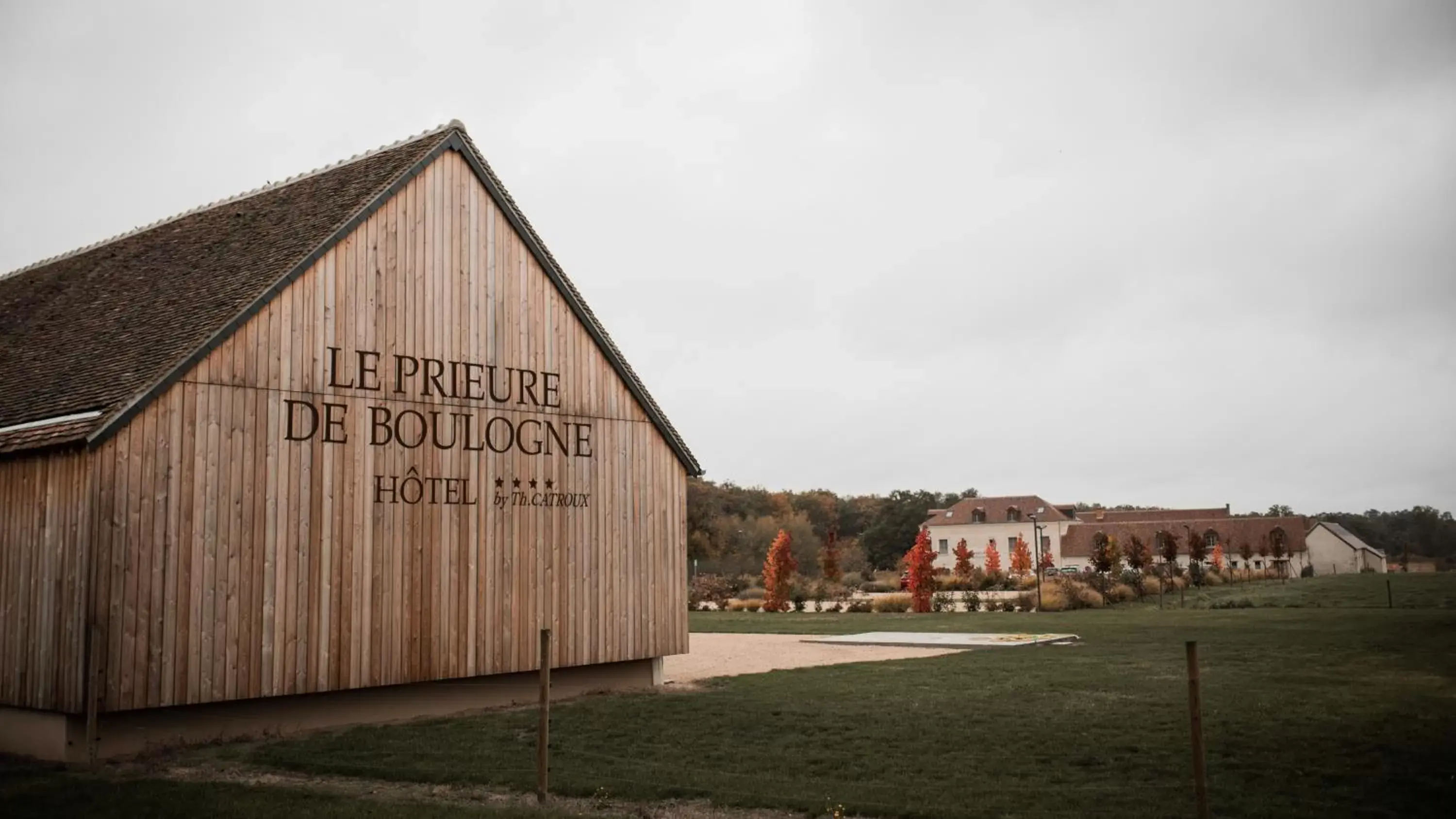 Facade/entrance, Property Building in Le Prieuré de Boulogne