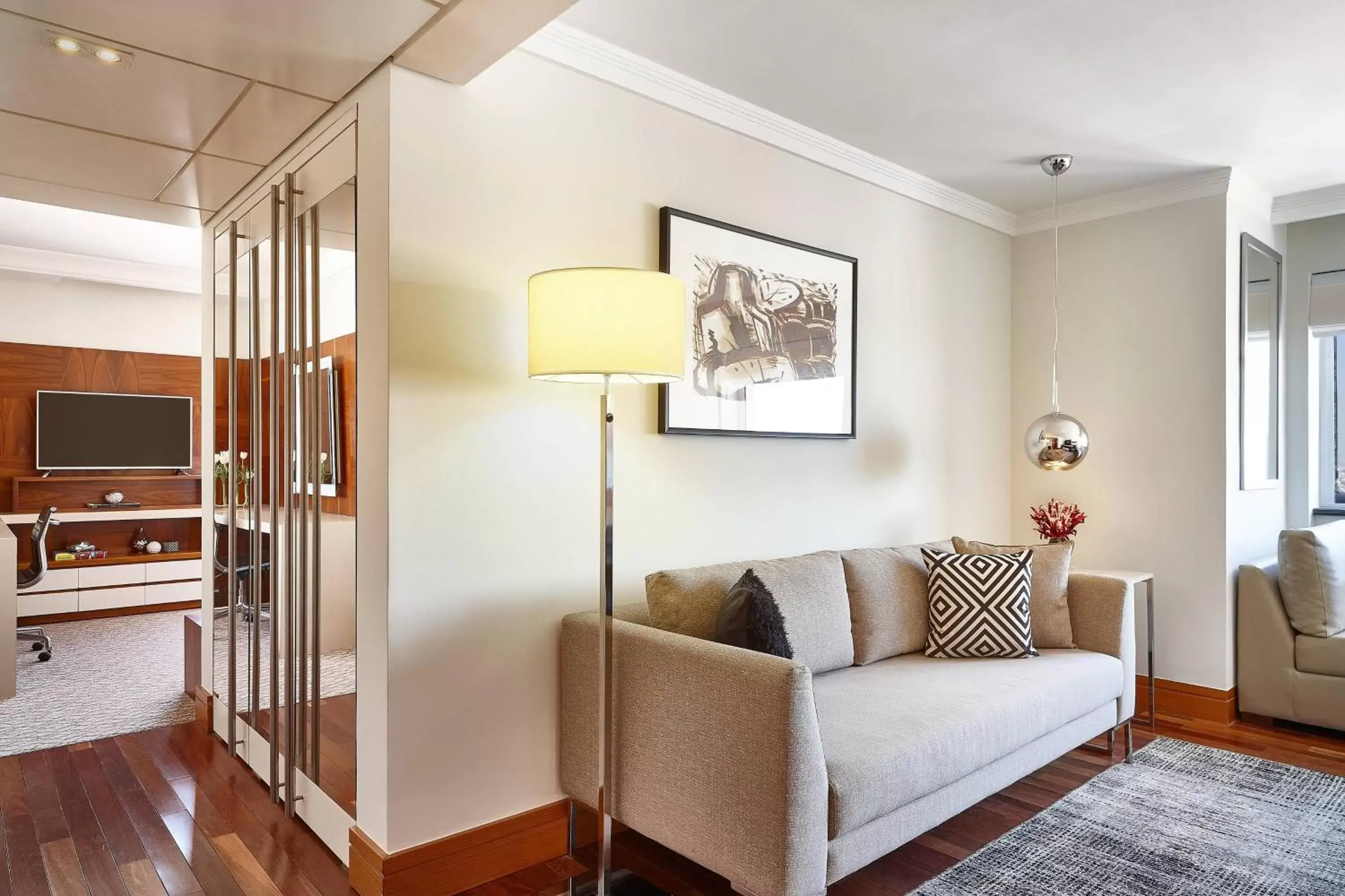 Living room, Seating Area in Renaissance São Paulo Hotel