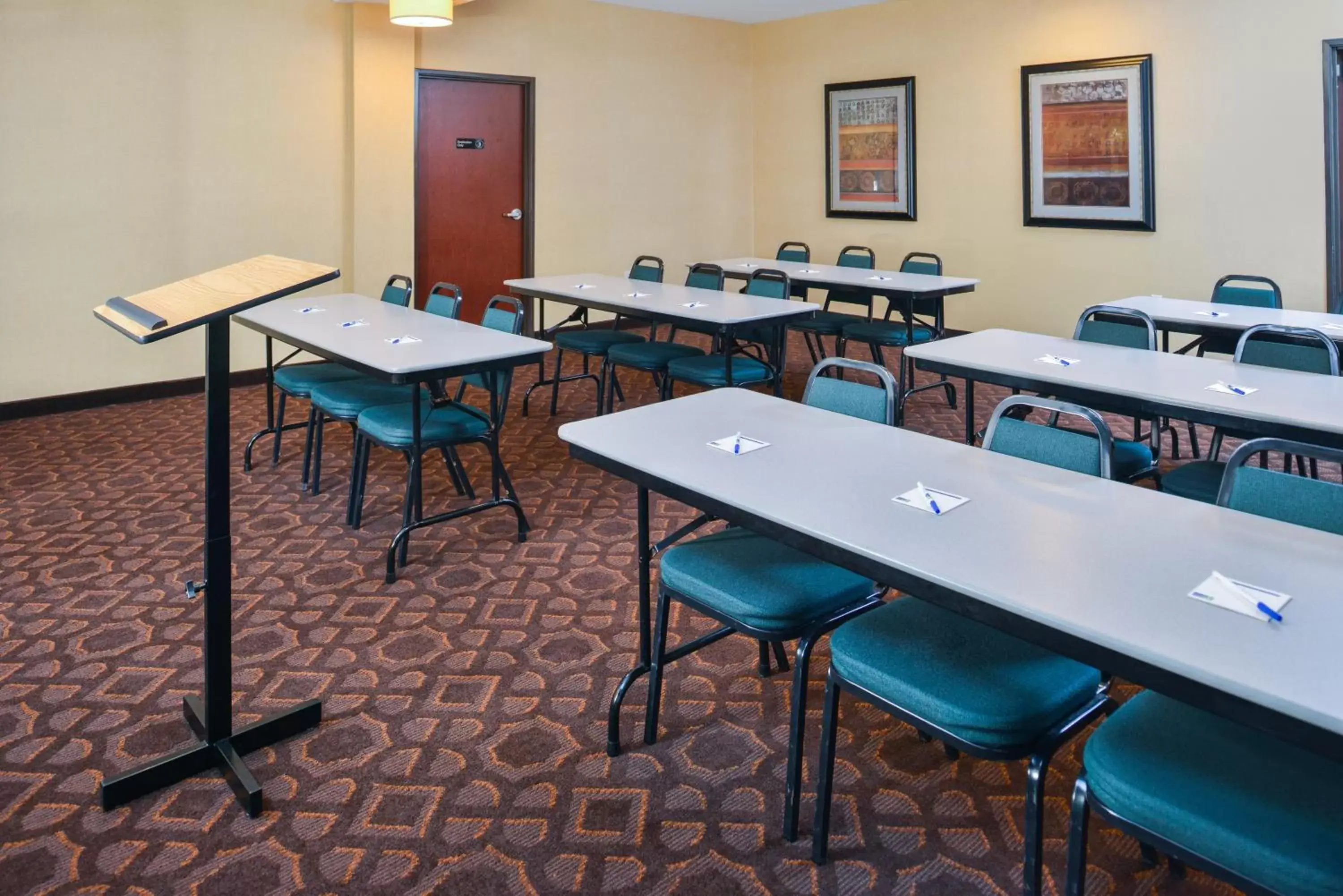 Meeting/conference room in Holiday Inn Express Hotel & Suites Portland - Jantzen Beach, an IHG Hotel