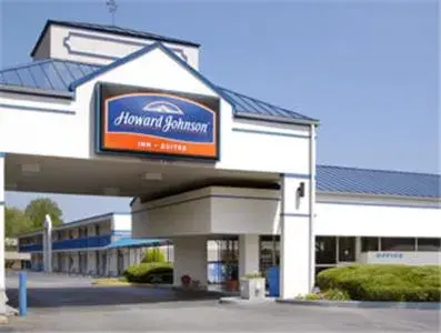 Property Building in Howard Johnson by Wyndham Commerce GA