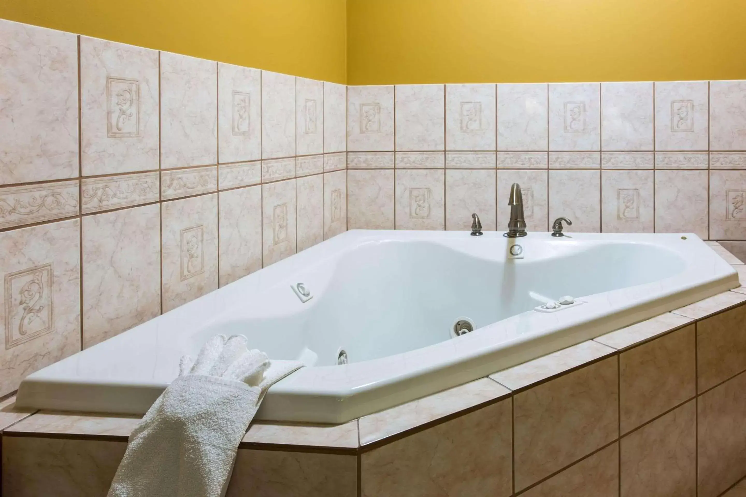 Photo of the whole room, Bathroom in Comfort Inn Columbia -Bush River