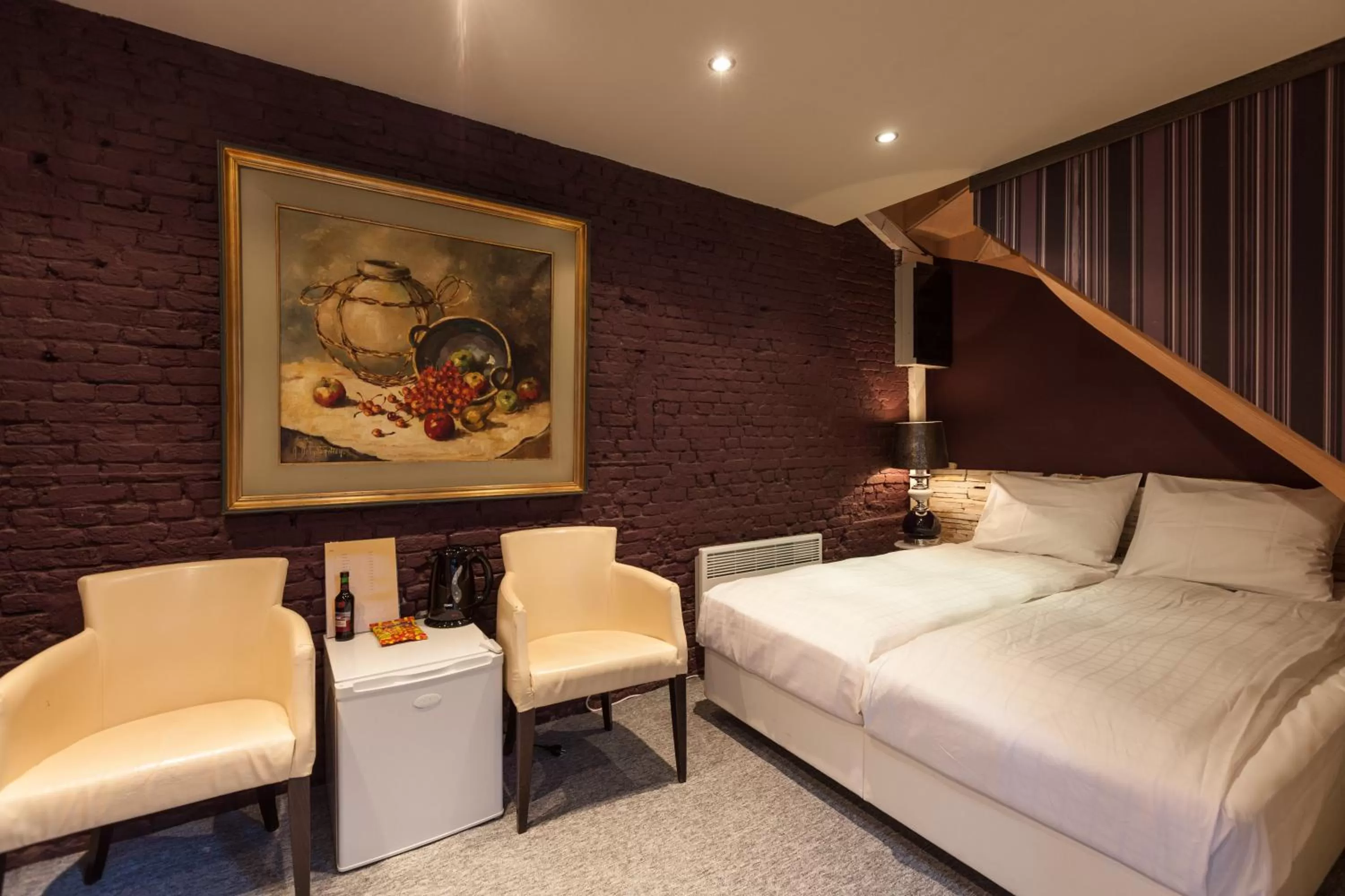 Bed in Hotel Diamonds and Pearls