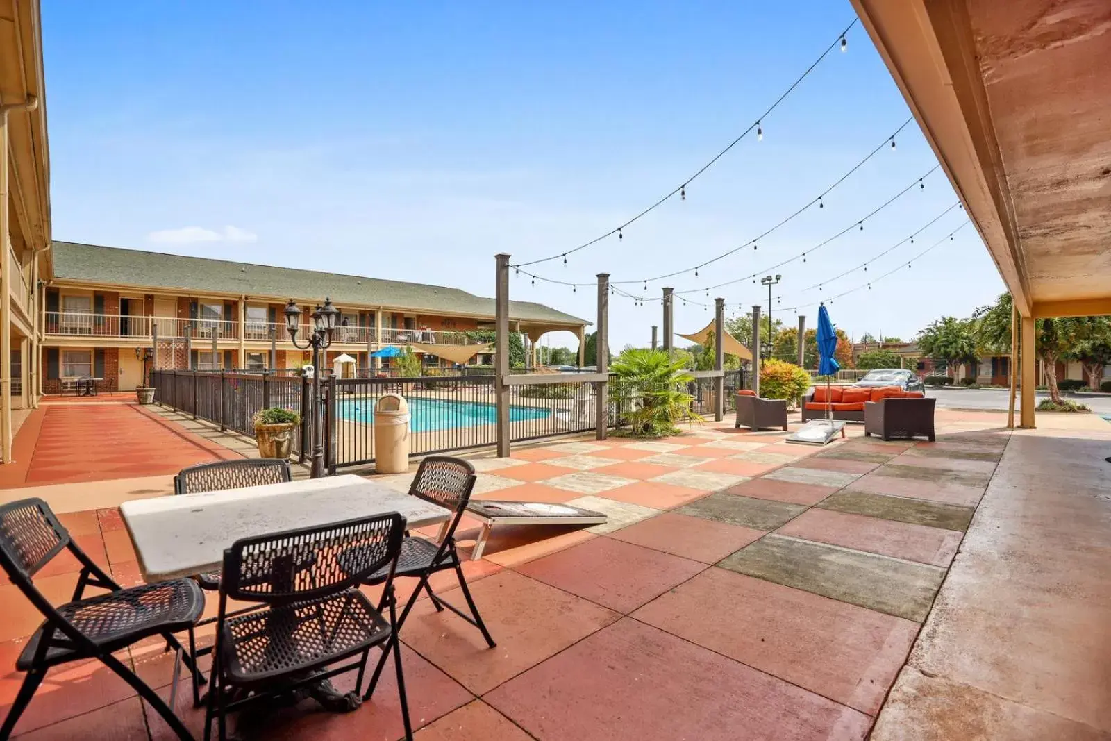 Swimming pool, Restaurant/Places to Eat in The Guest Lodge Gainesville