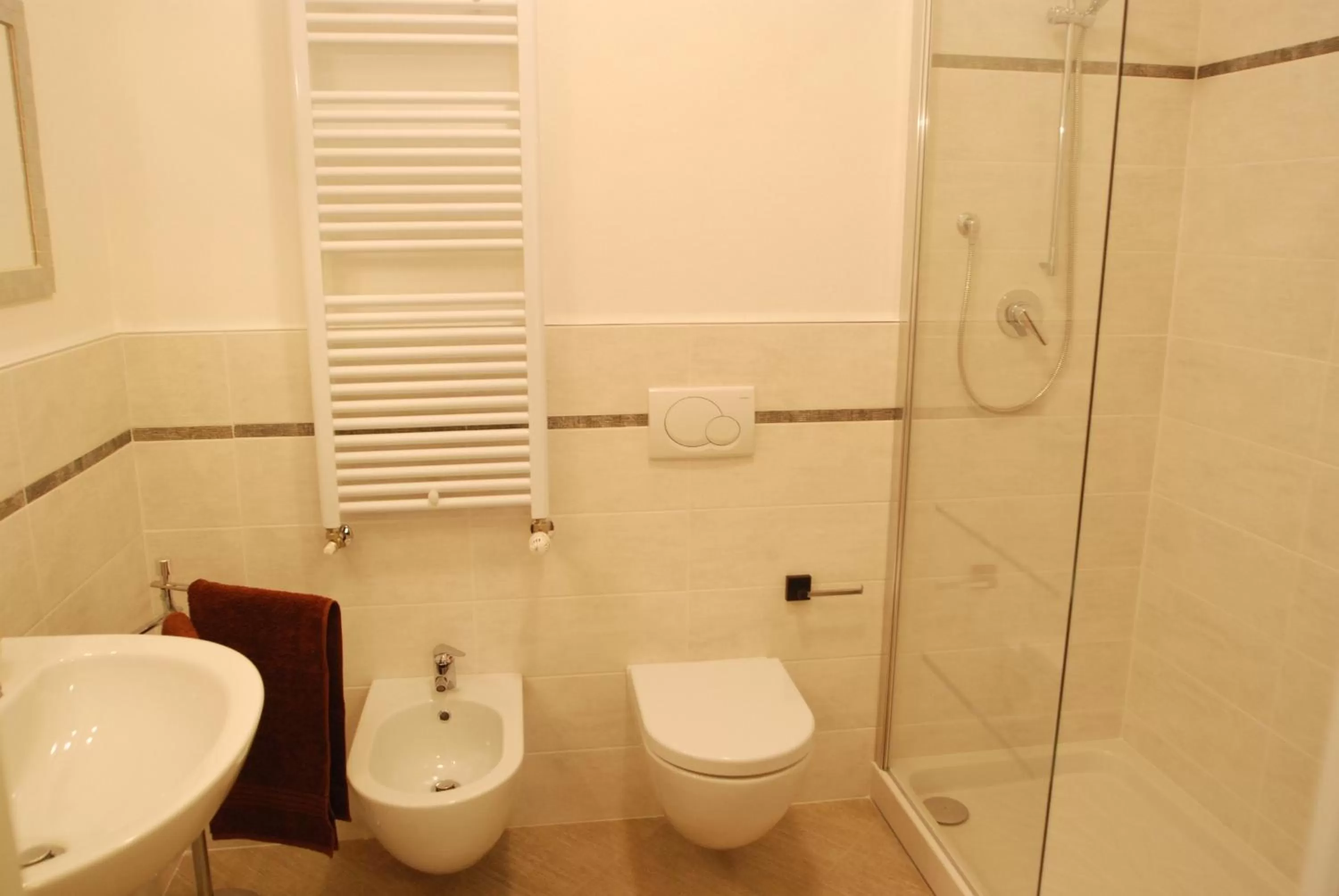 Shower, Bathroom in B&B Fiera Maglo'