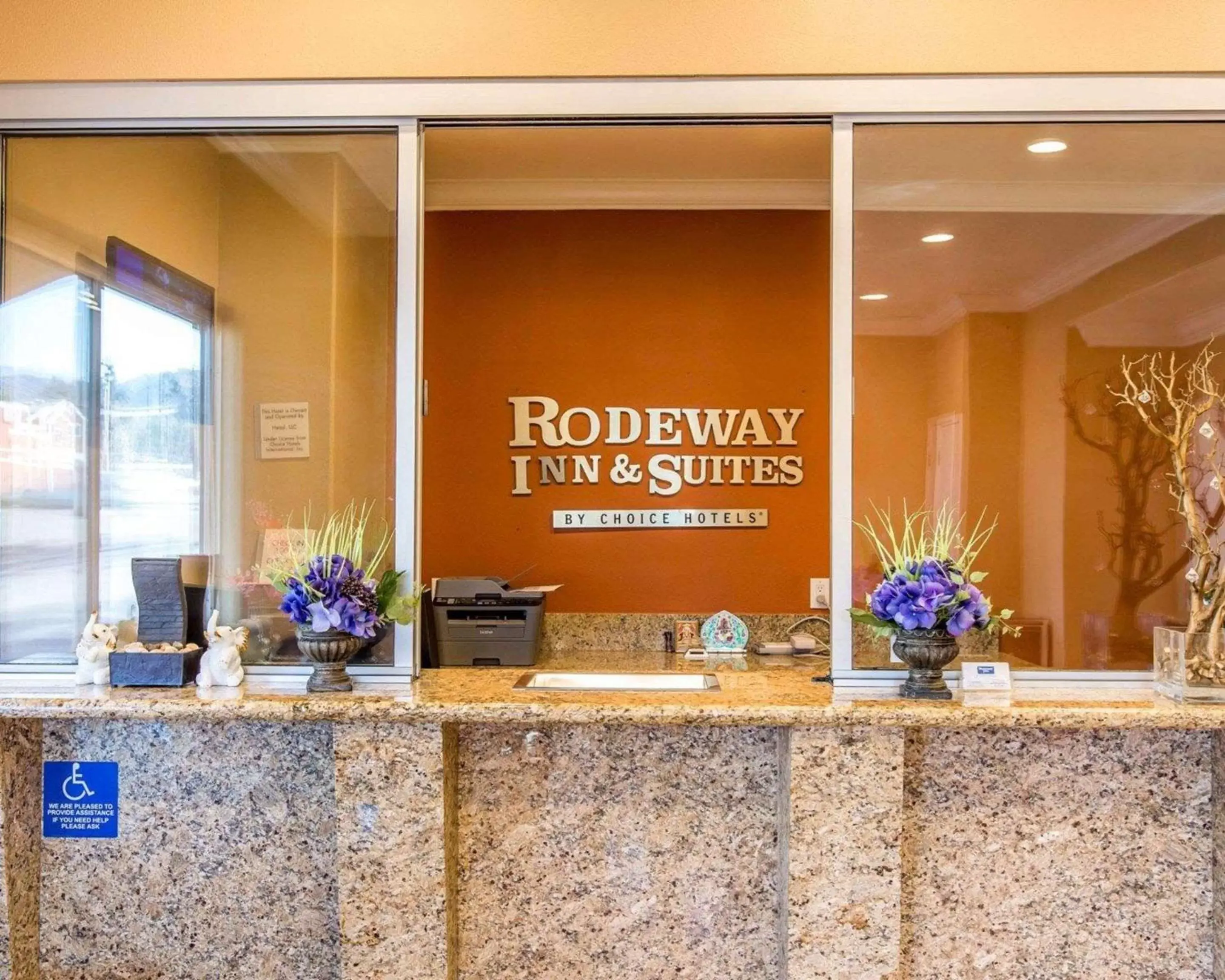 Lobby or reception in Rodeway Inn & Suites Corona