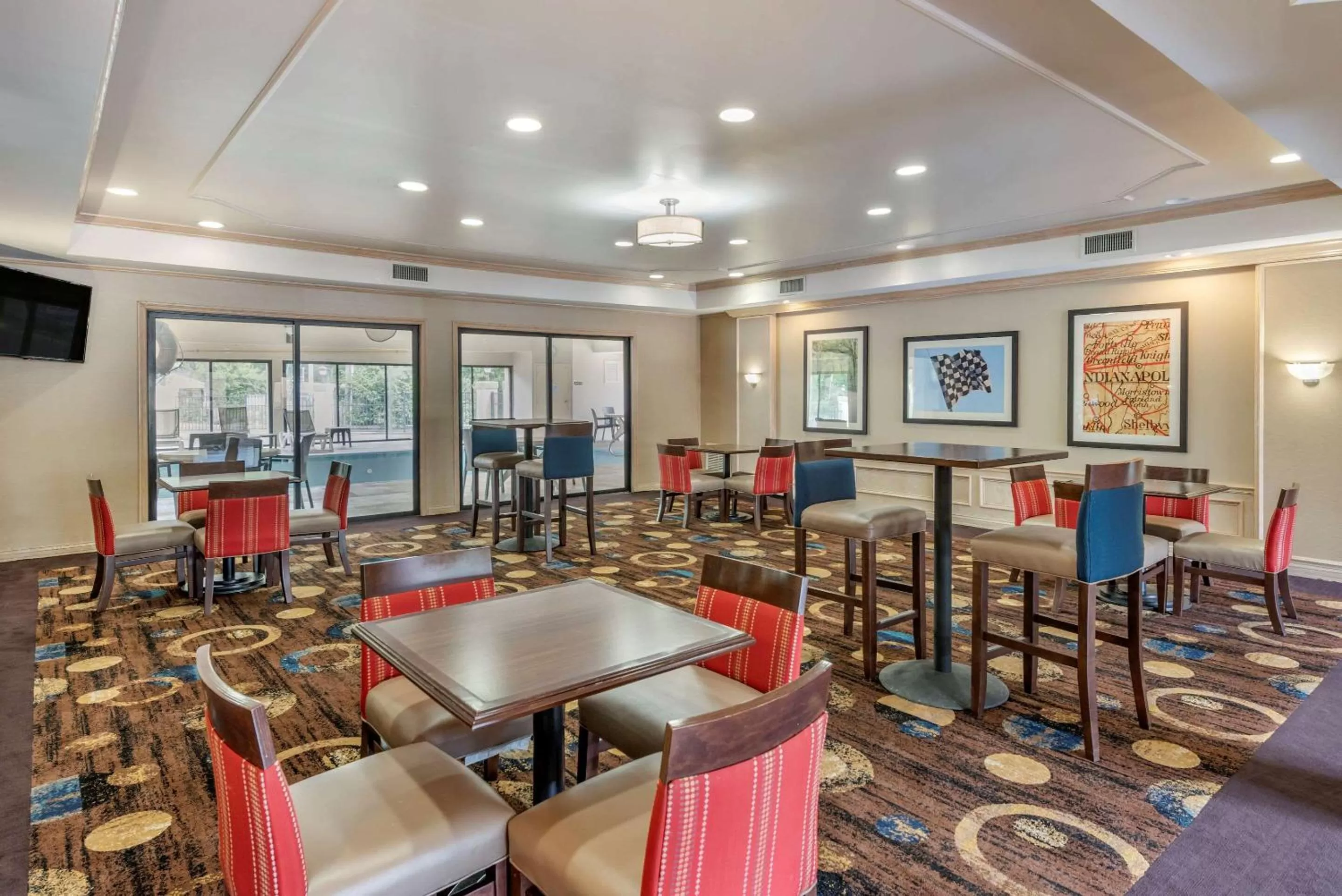 Restaurant/places to eat in Comfort Suites Marion North