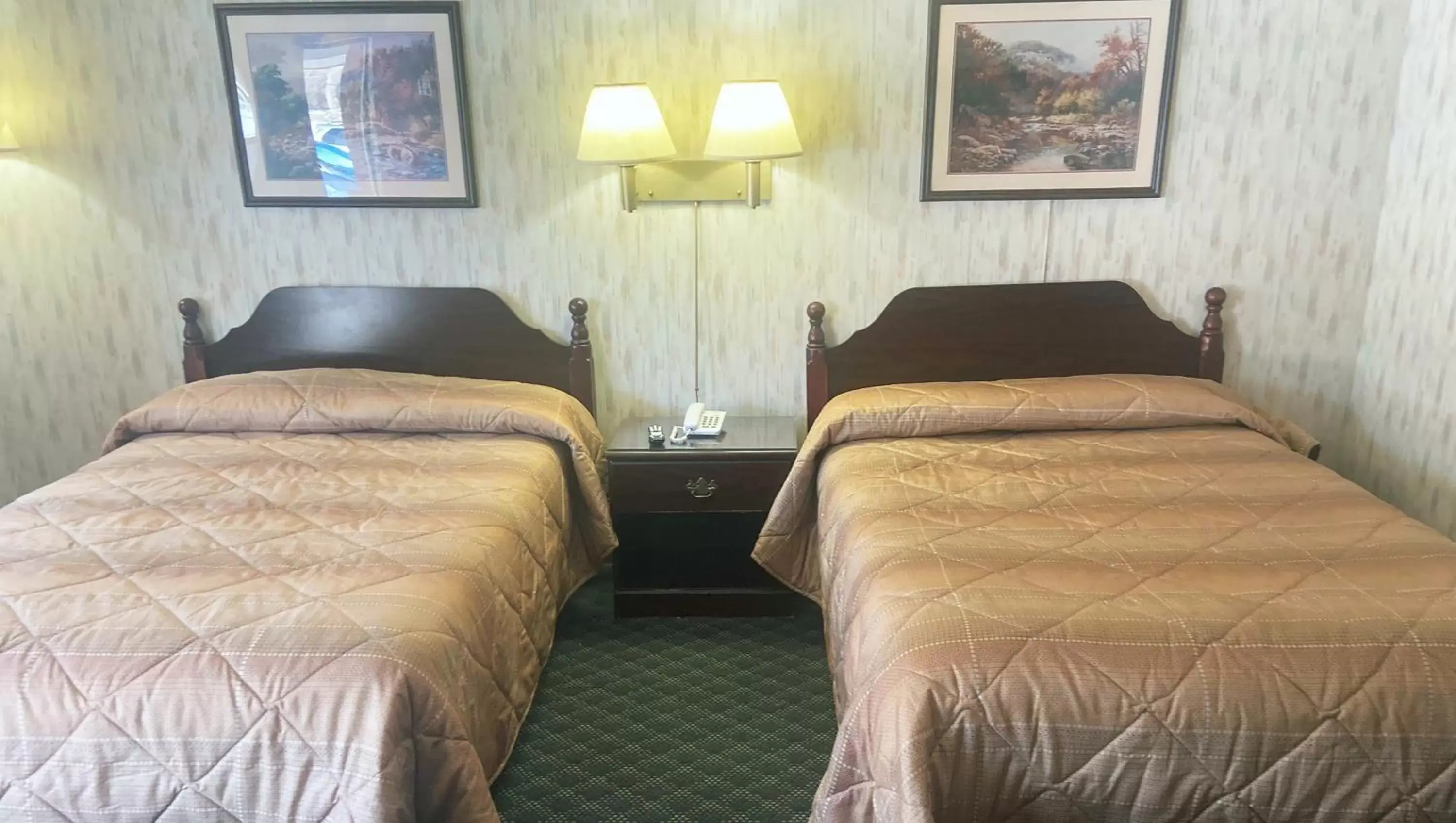 Bedroom, Bed in Pleasant Valley Motel West Stockbridge