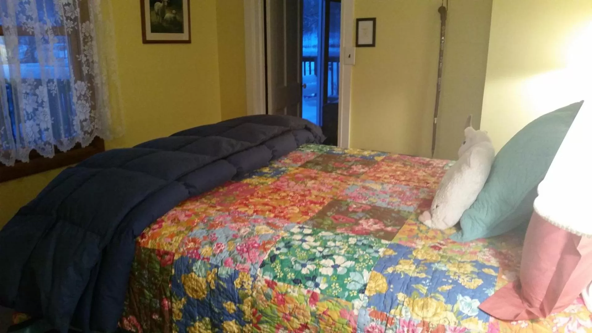 Bedroom, Bed in Rainbow Ridge Farms