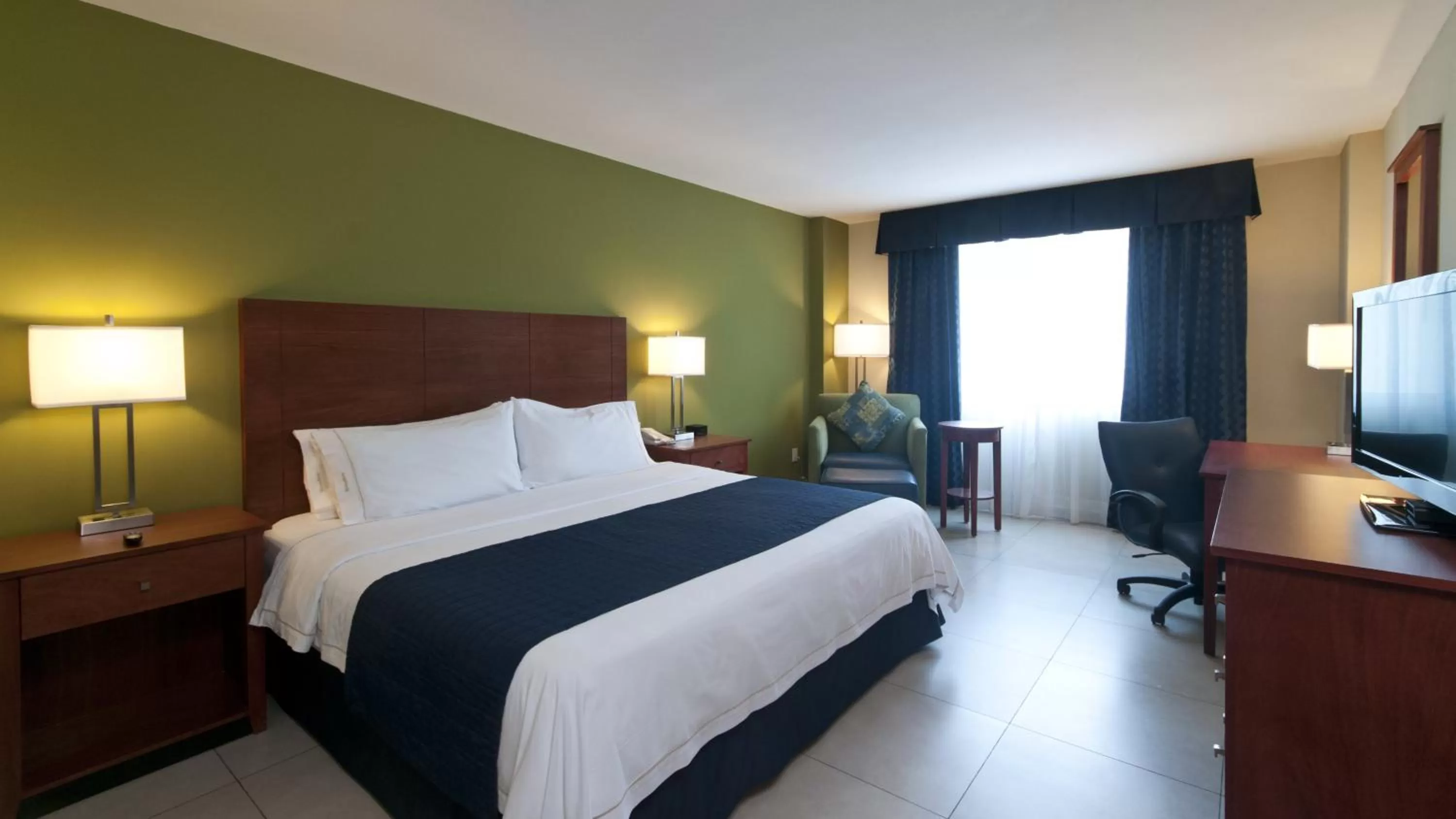 Photo of the whole room, Bed in Holiday Inn Express Veracruz Boca del Rio by IHG