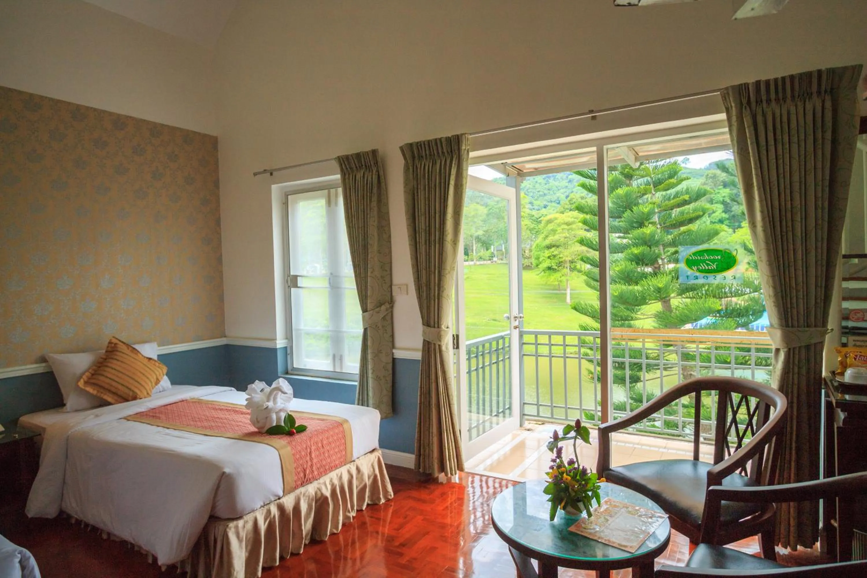 Decorative detail, Bed in Brookside Valley Resort