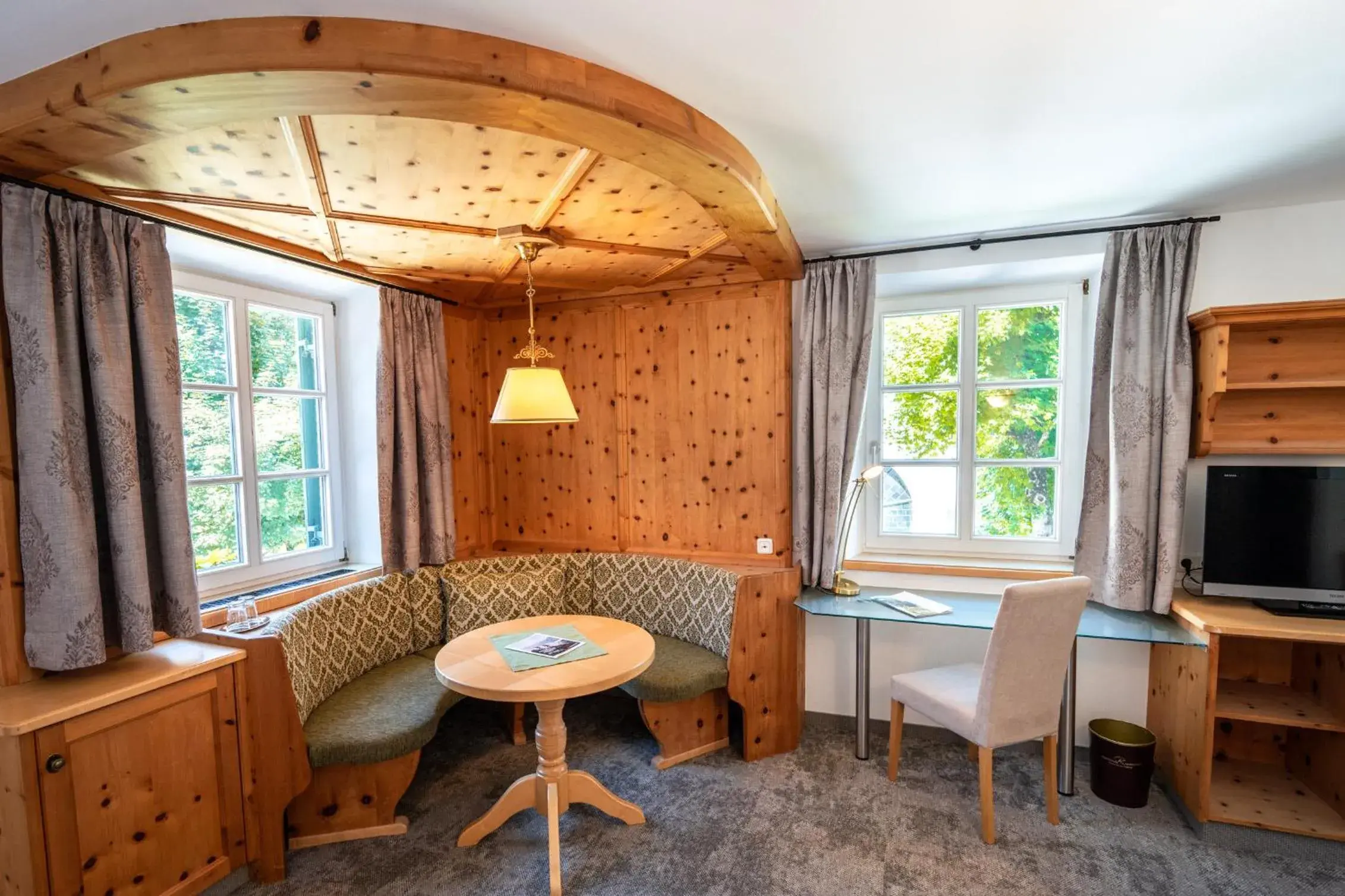 Bedroom, Seating Area in Alpenhotel Kramerwirt