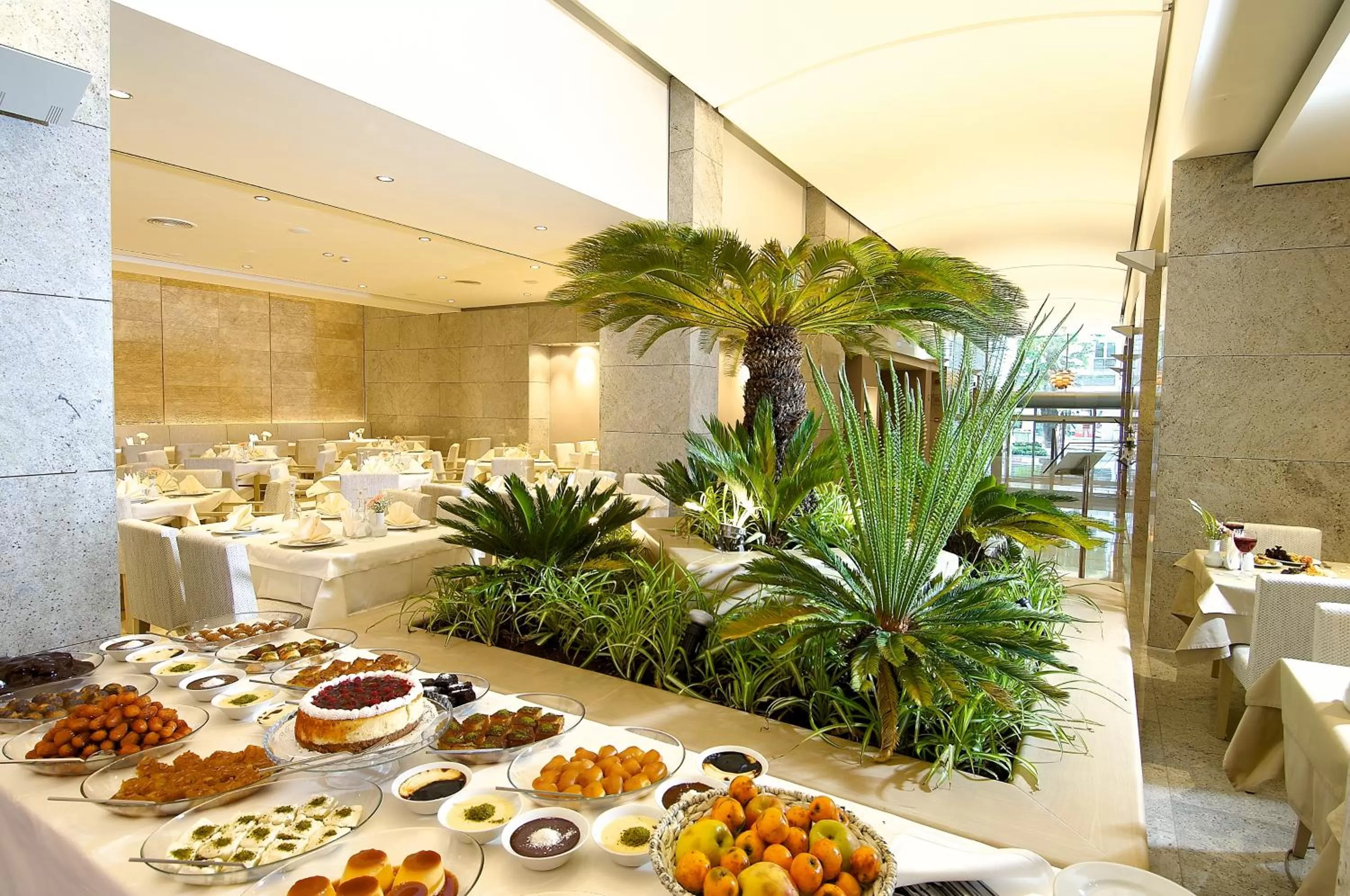 Communal lounge/ TV room in Ontur Izmir Otel