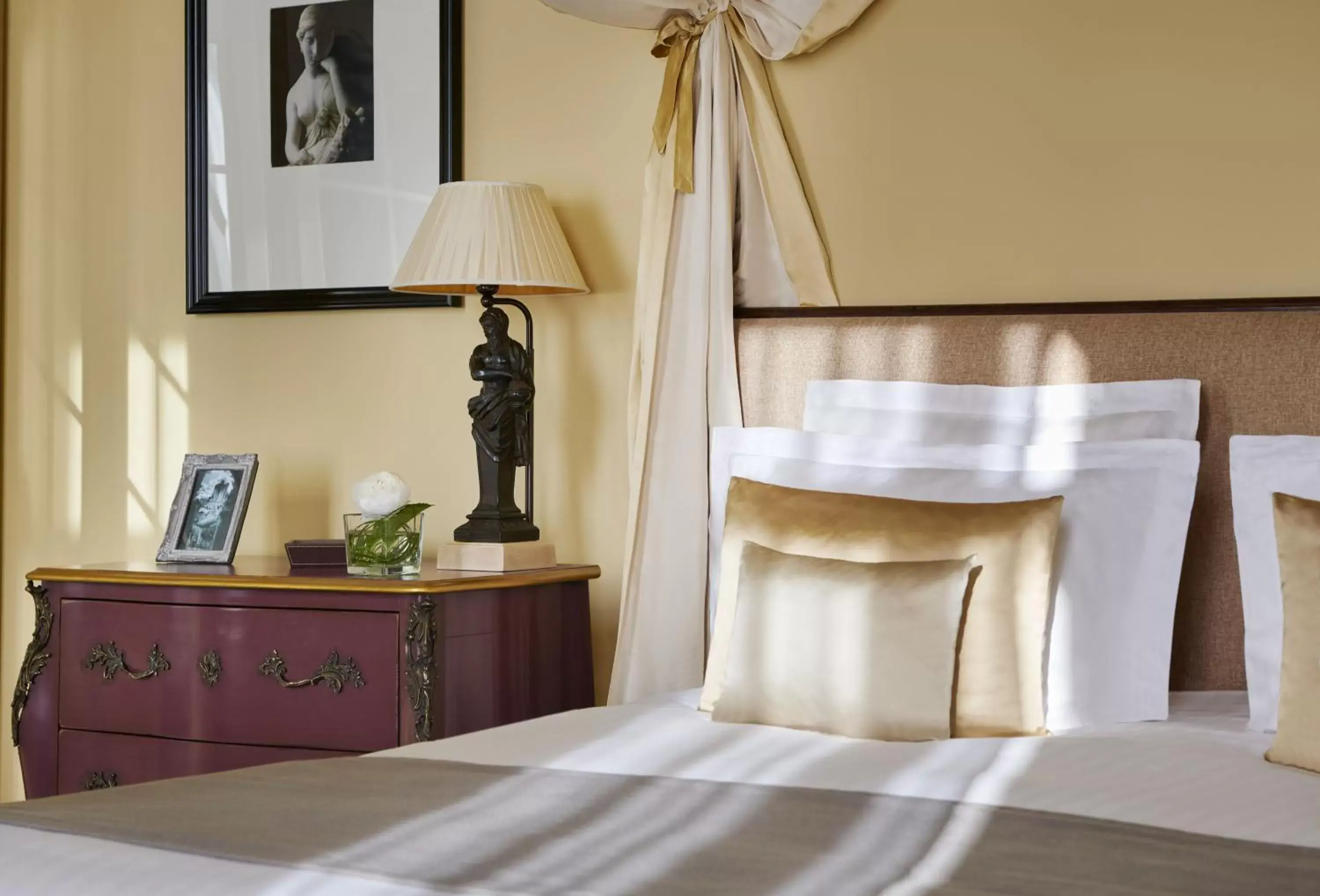 Bedroom, Bed in Château Hôtel Grand Barrail