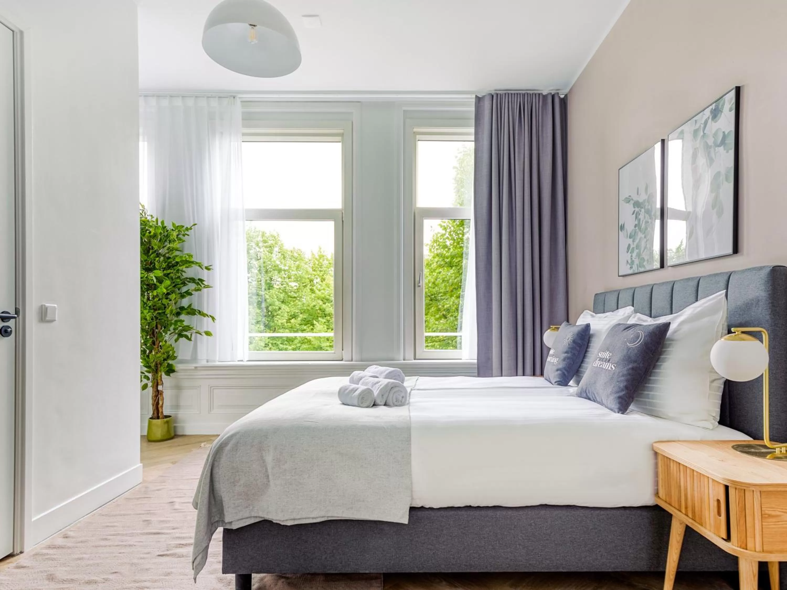 Bed in City Rooms Amsterdam Hemonystraat - Digital access