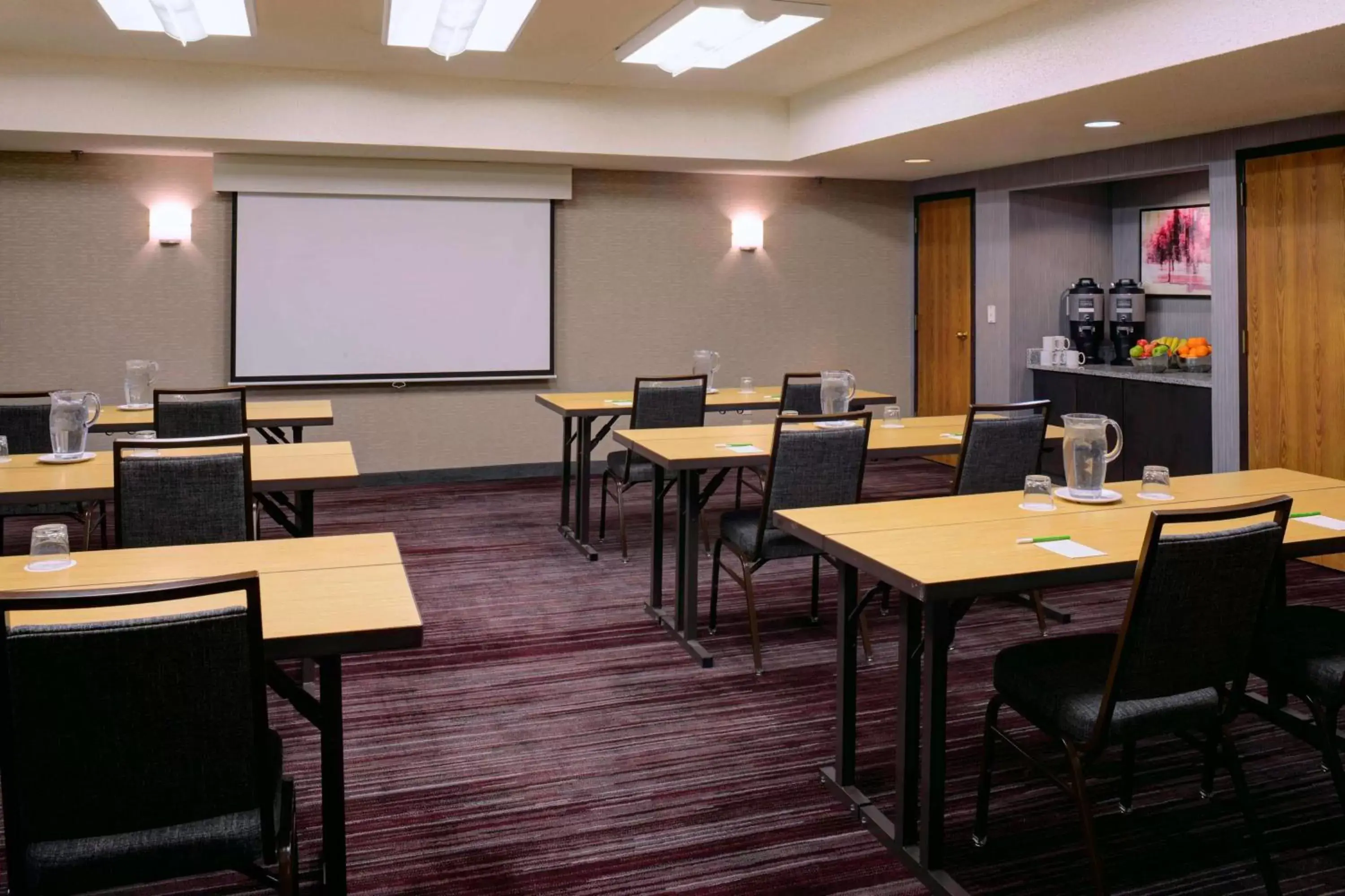 Meeting/conference room in Sonesta Select Kansas City Airport Tiffany Springs