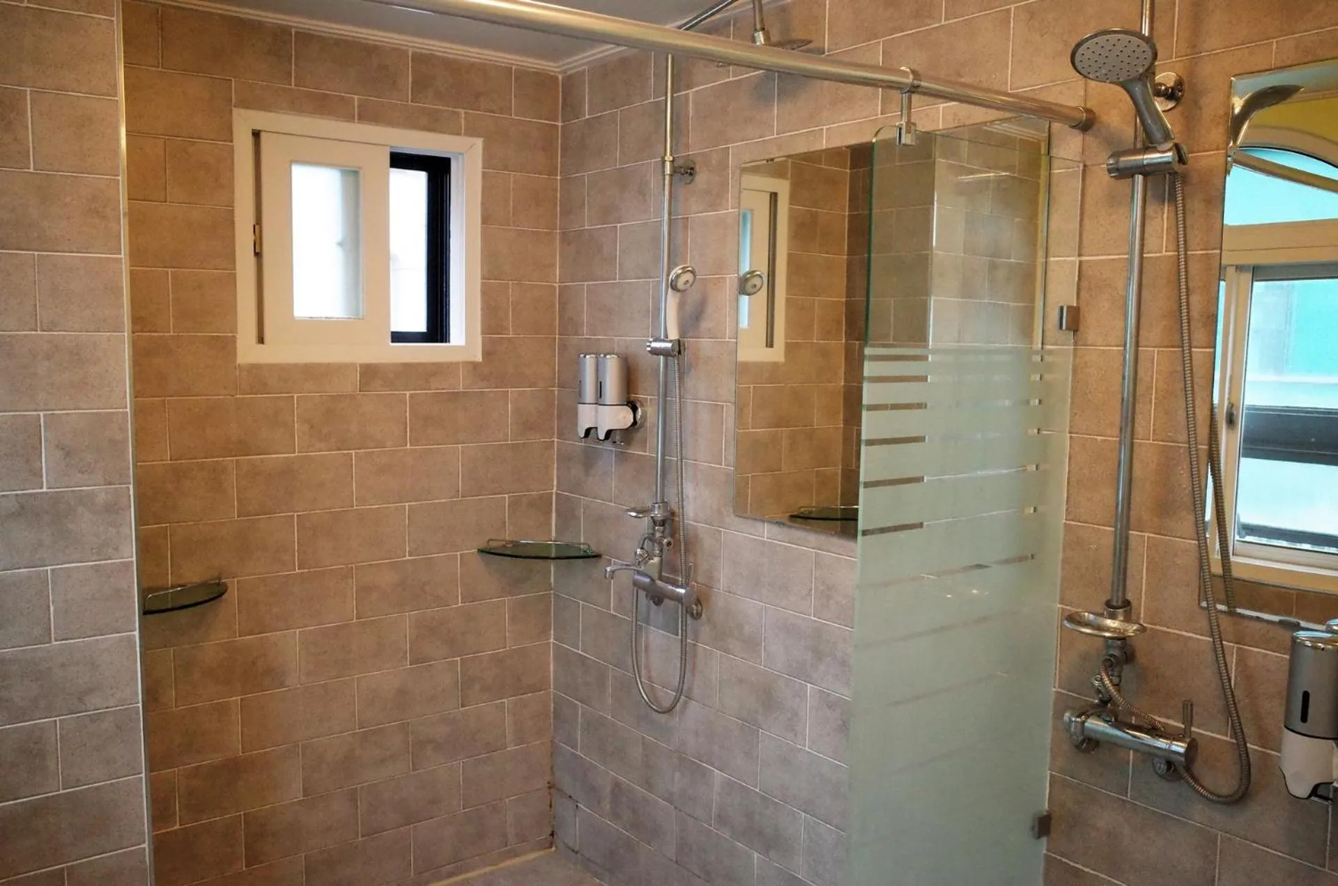 Shower in YaKorea Hostel Gangnam