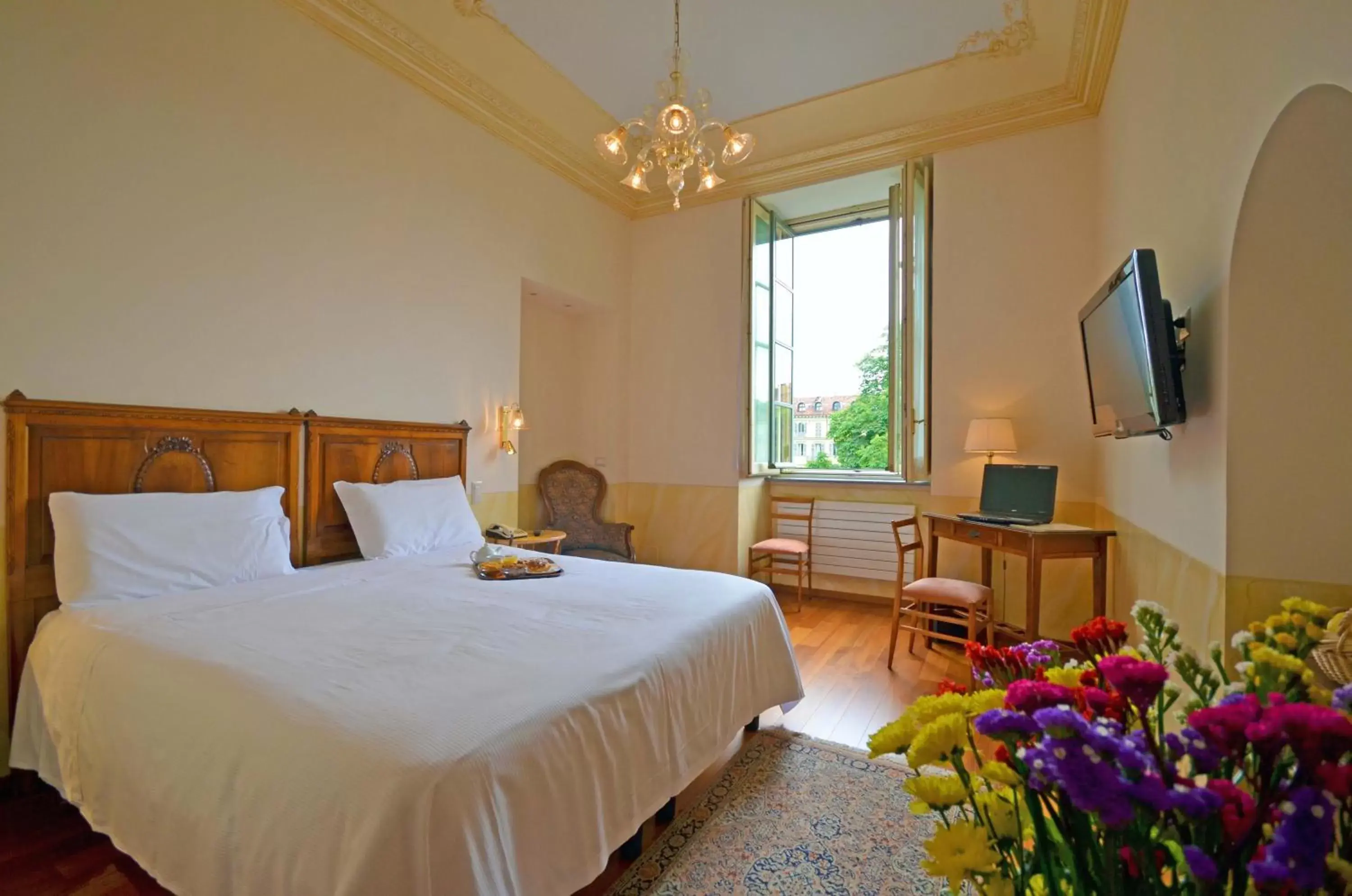 Day, Bed in Hotel Roma e Rocca Cavour