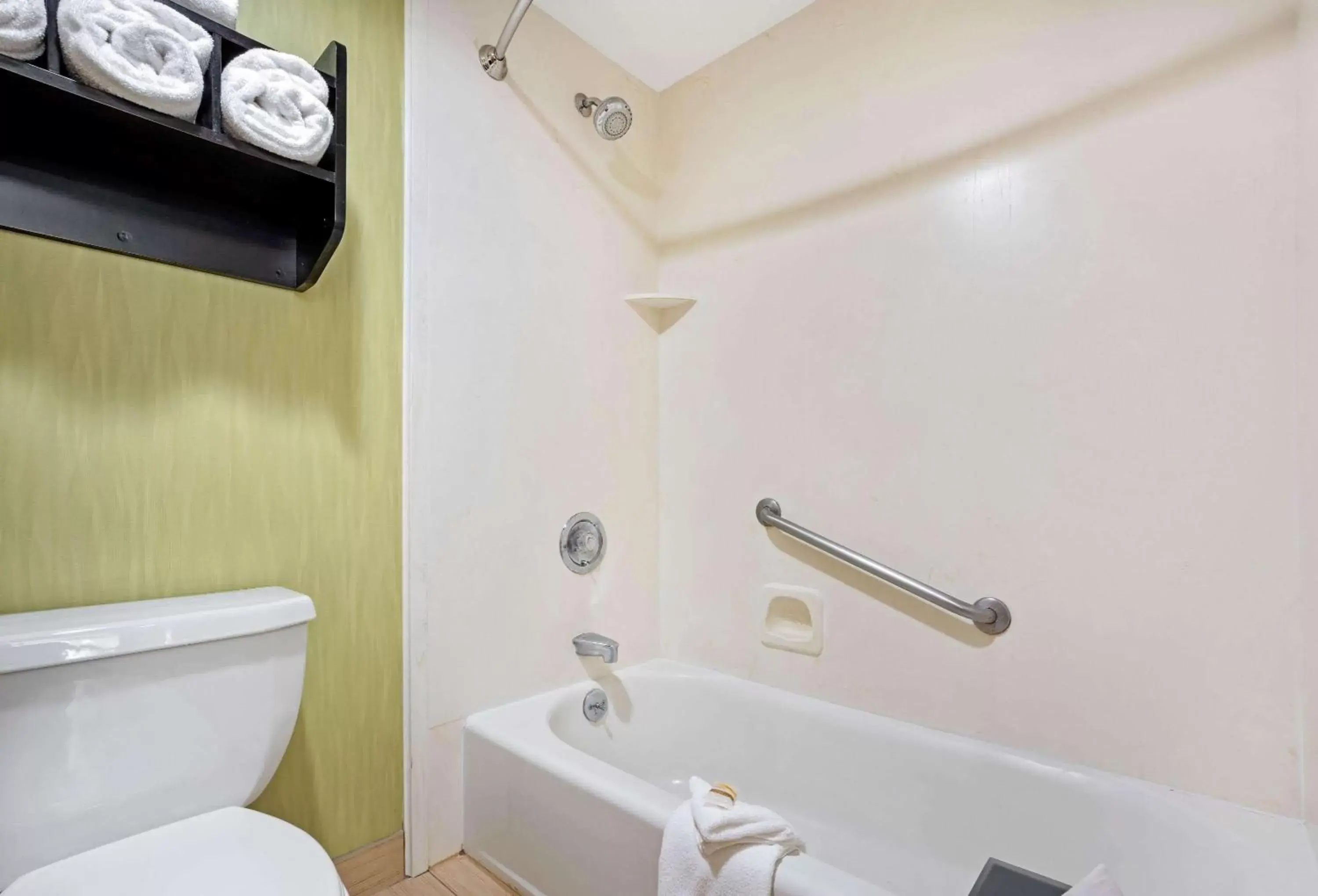 Bathroom in La Quinta by Wyndham Boise Towne Square