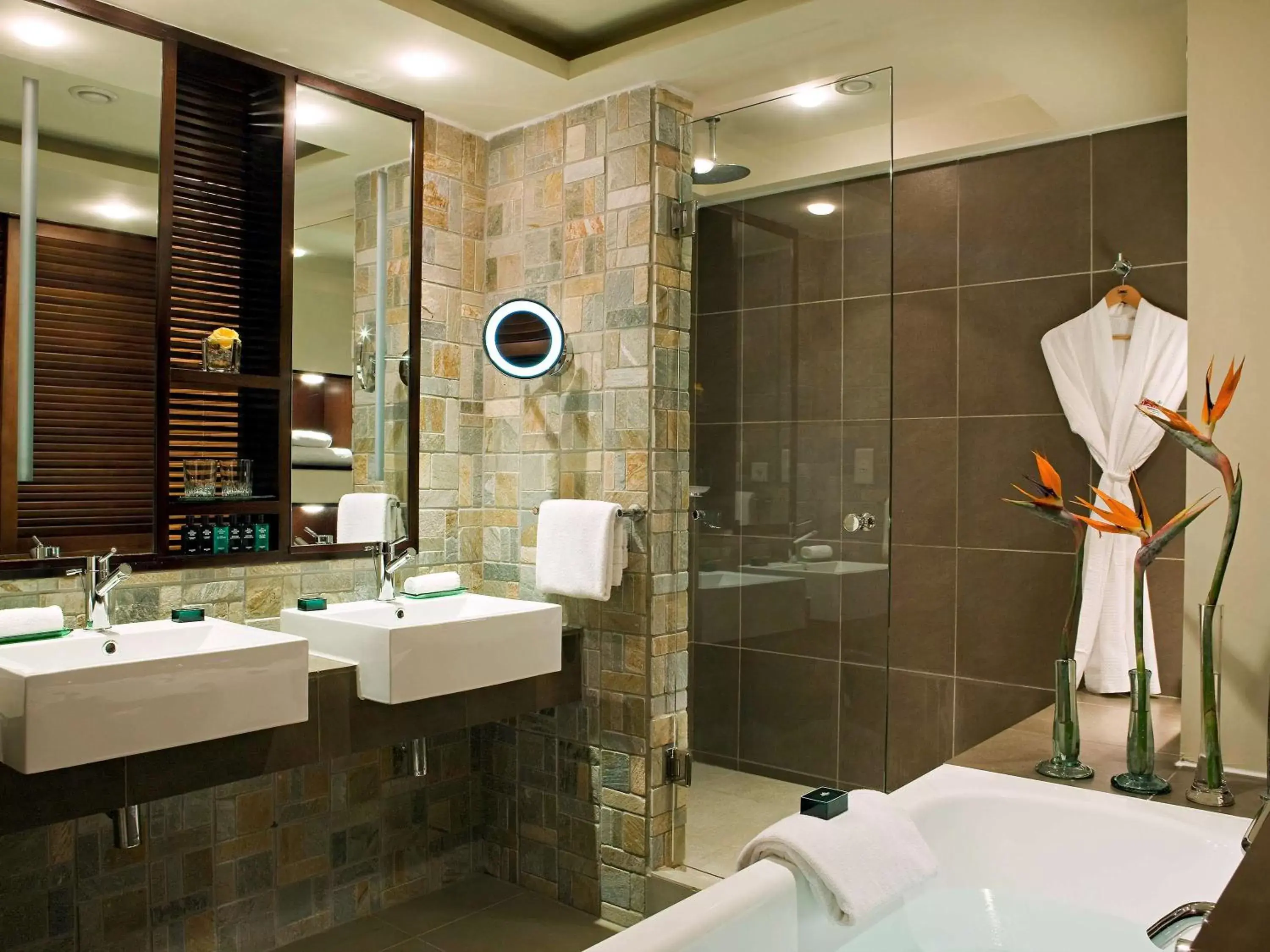 Photo of the whole room, Bathroom in Sofitel Mauritius L'Imperial Resort & Spa