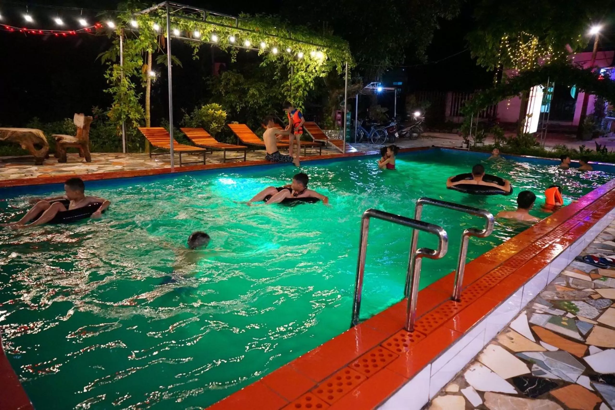 Swimming pool in Ha Lan Homestay