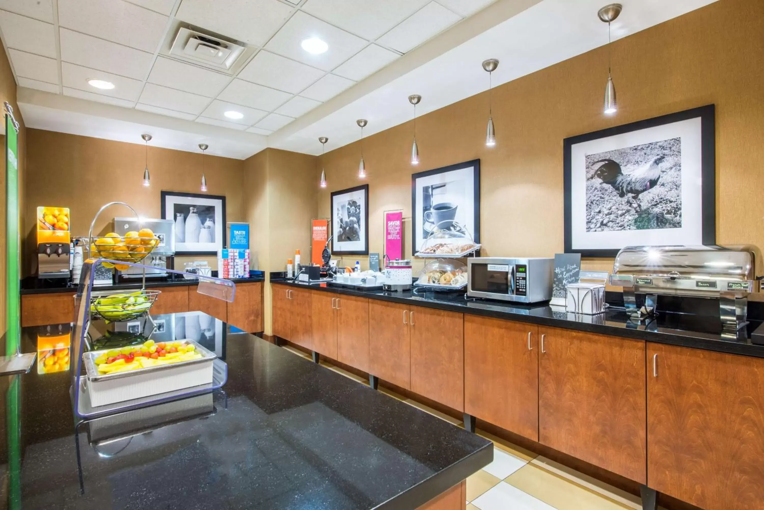 Dining area, Restaurant/Places to Eat in Hampton Inn & Suites Oklahoma City - South