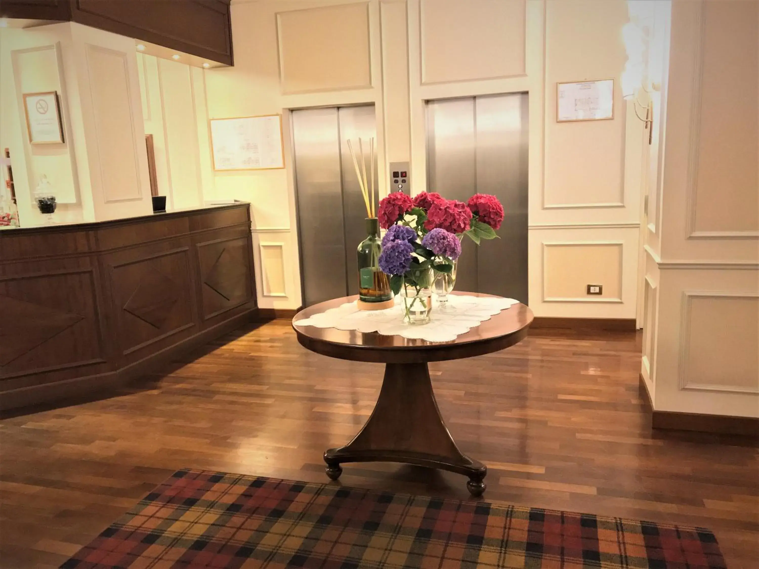 Decorative detail, Dining Area in The Regency Sure Hotel Collection by Best Western