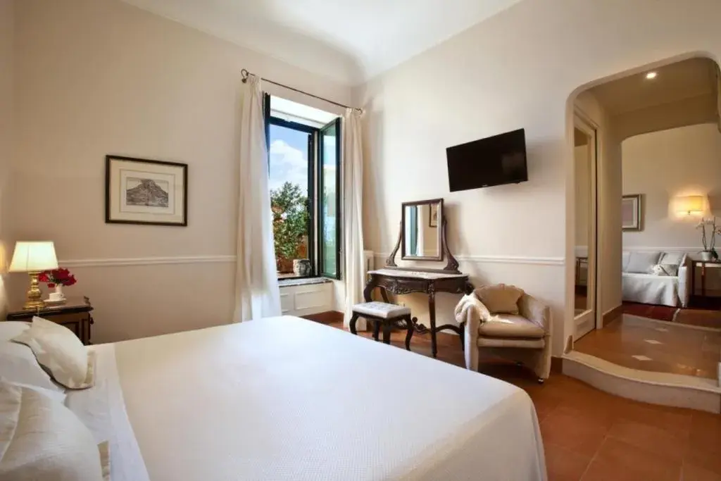 Toilet, Bed in Hotel Villa Belvedere
