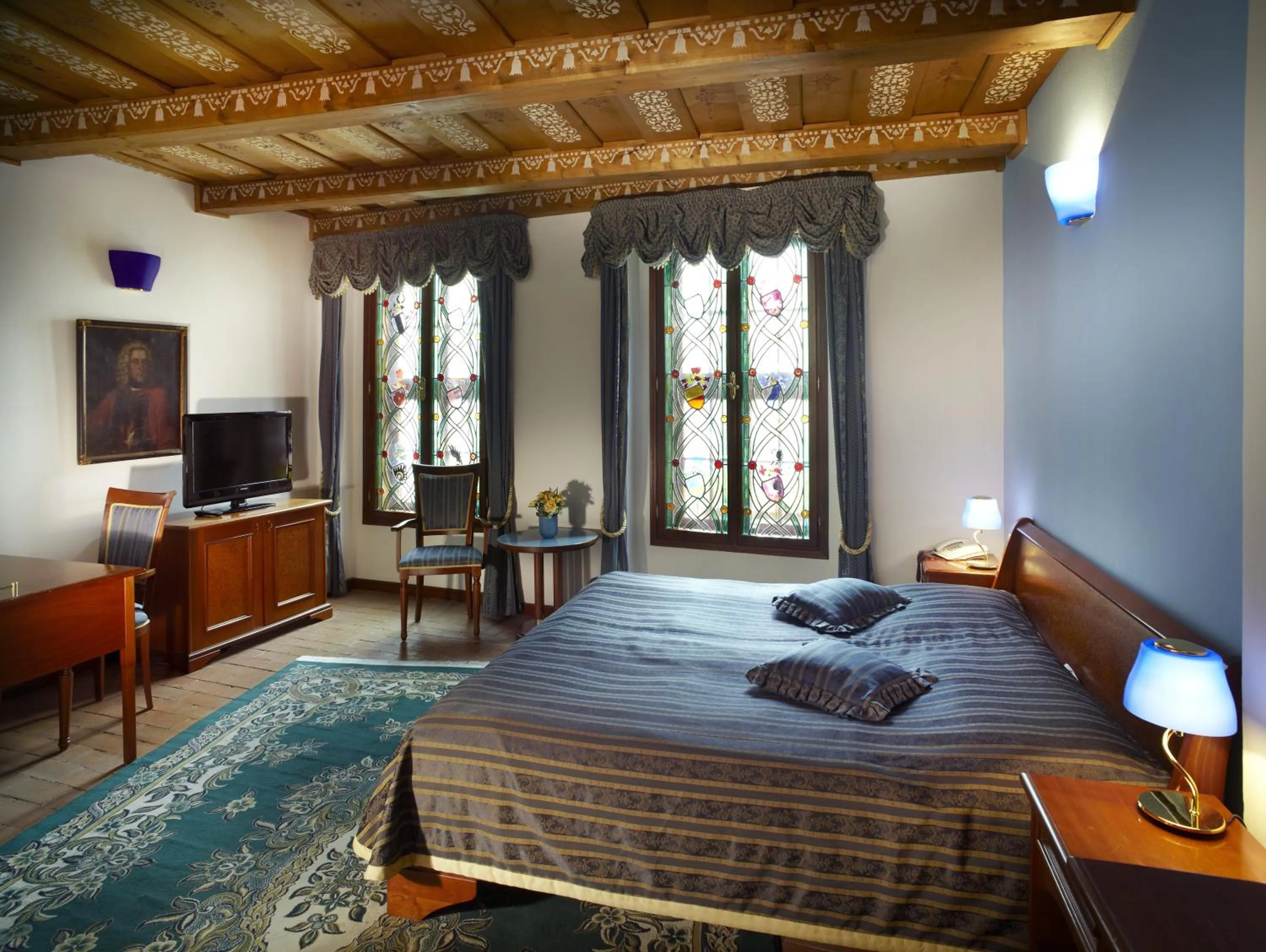 Photo of the whole room, Bed in Royal Ricc