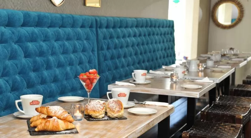 Restaurant/places to eat in Treacys Oakwood Hotel, Shannon