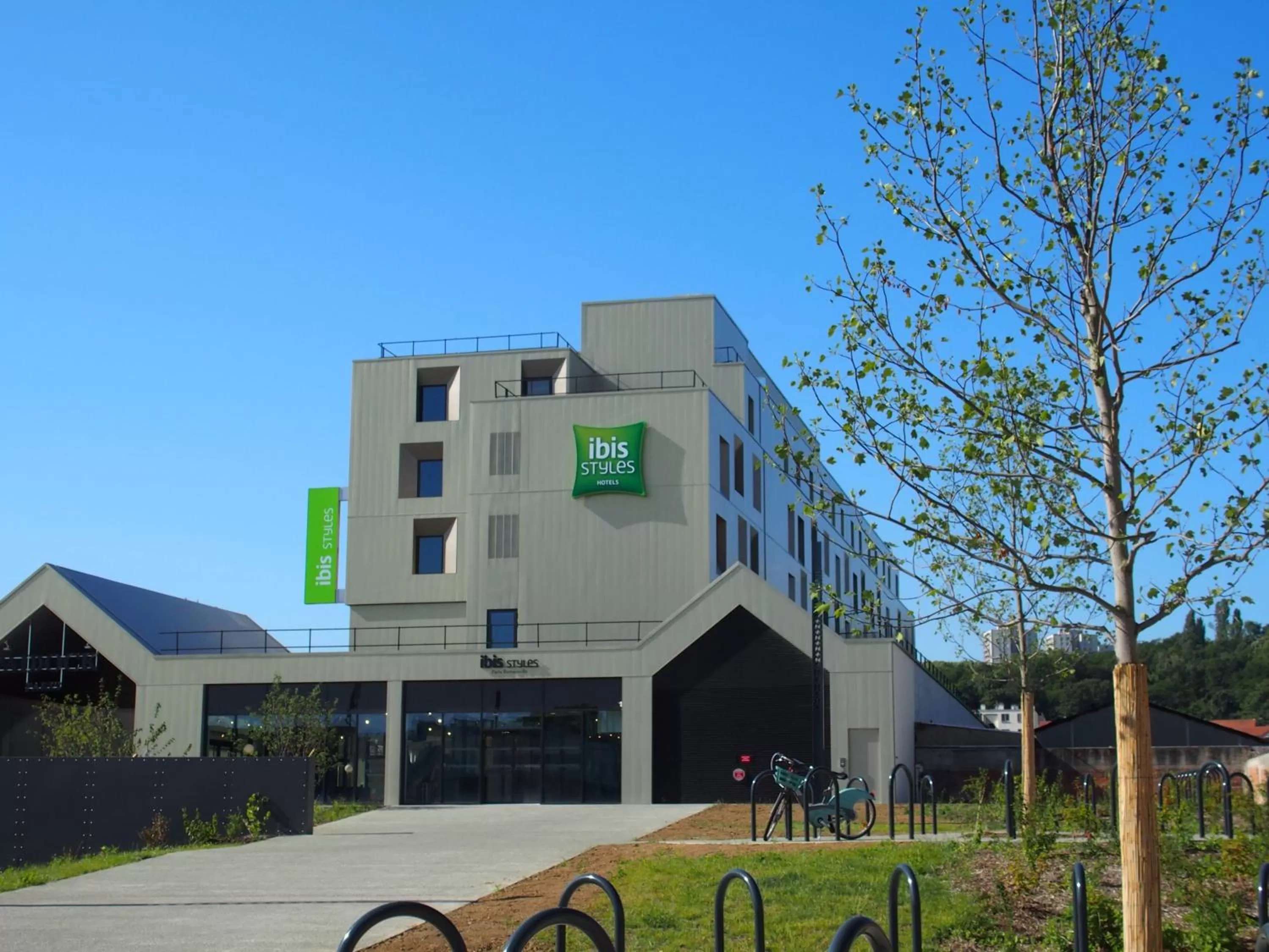 Property building in ibis Styles Paris Romainville