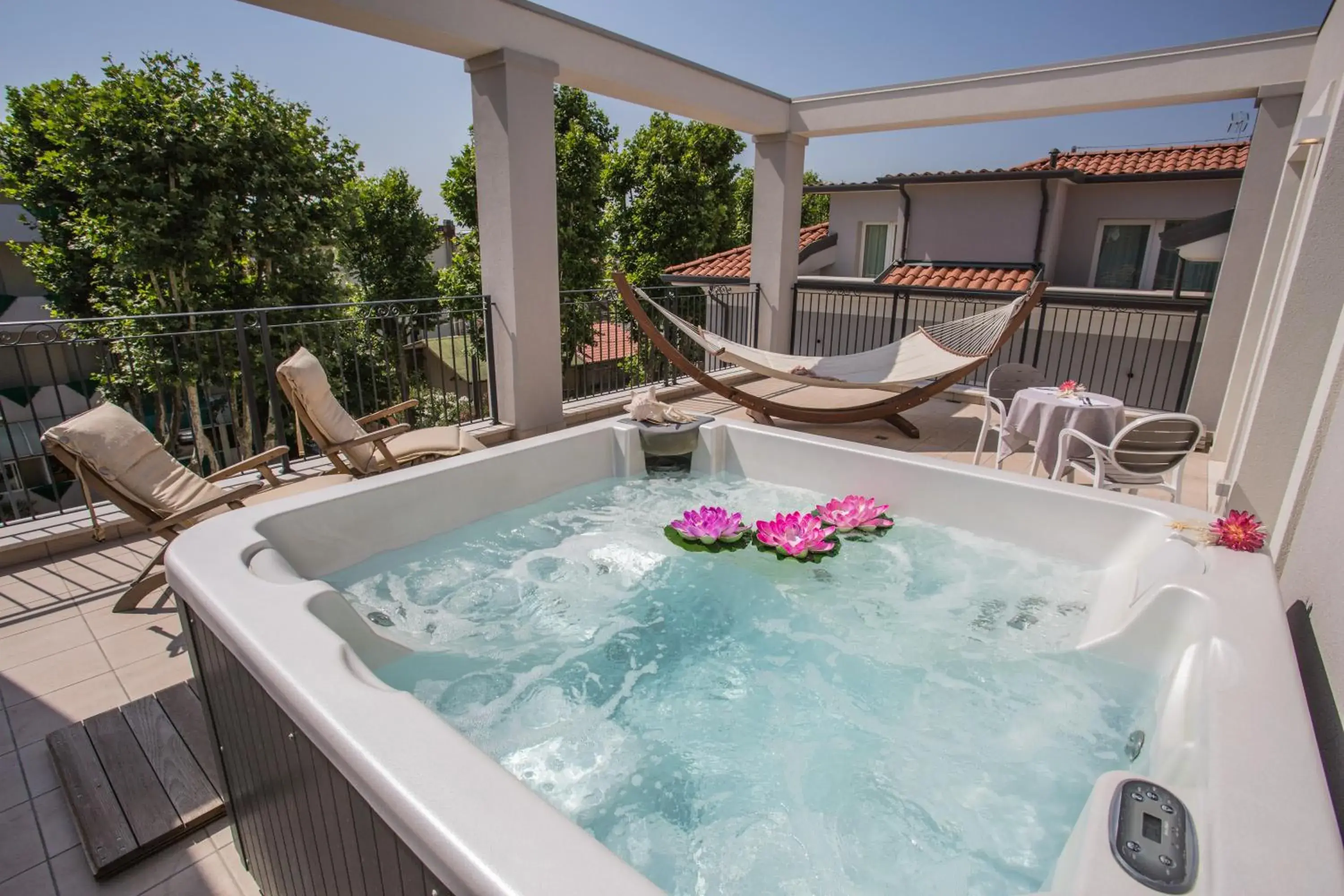 Hot Tub in Rimini Suite Hotel