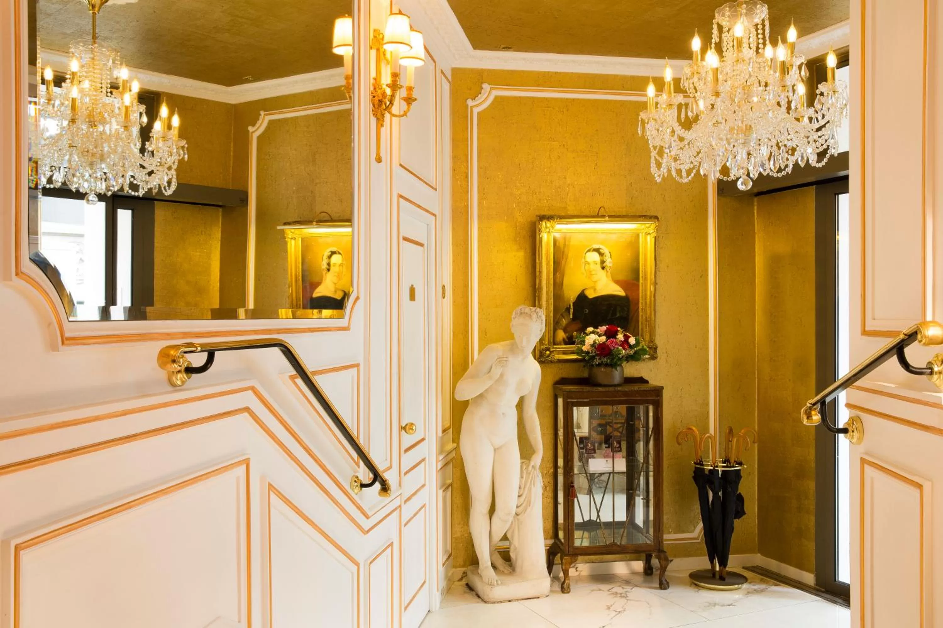 Lobby or reception in Académie Hôtel Saint Germain