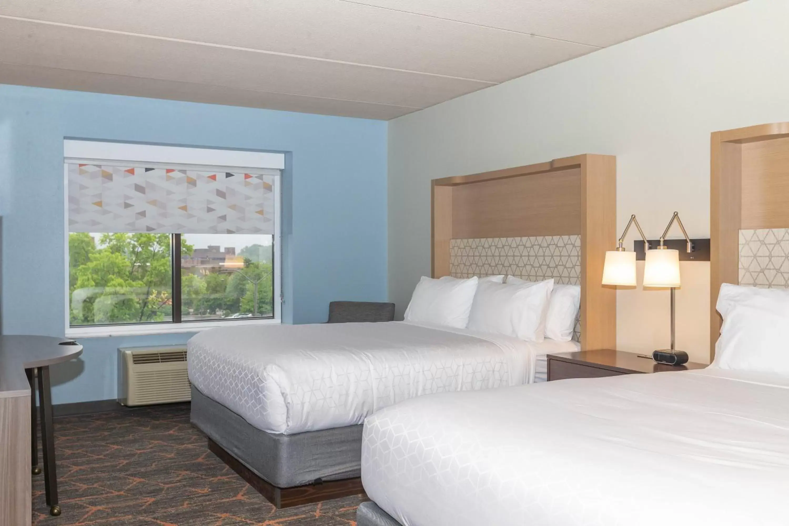 Photo of the whole room, Bed in Holiday Inn Cleveland - South Independence, an IHG Hotel