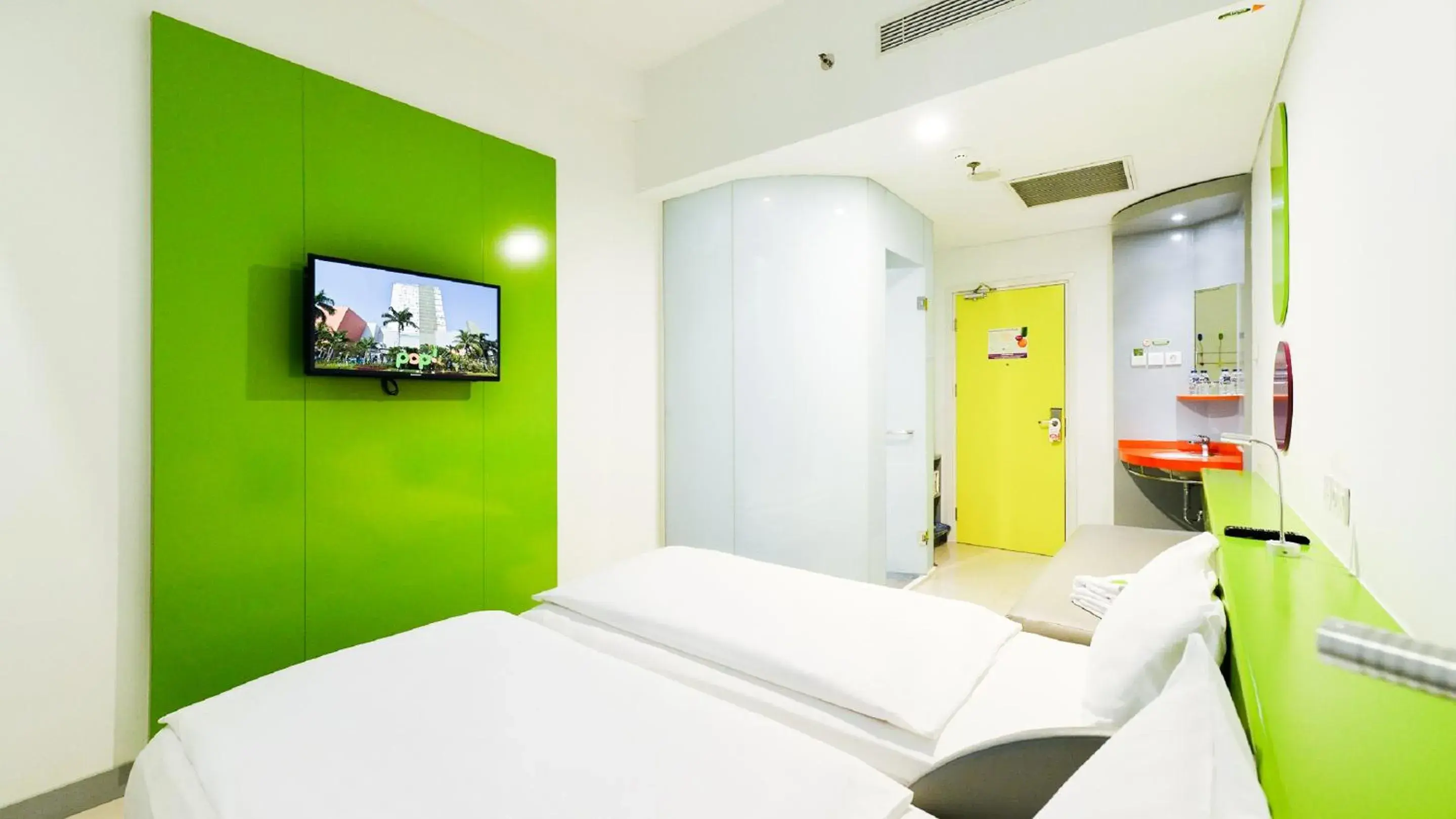 Bed in Pop! Hotel Kelapa Gading