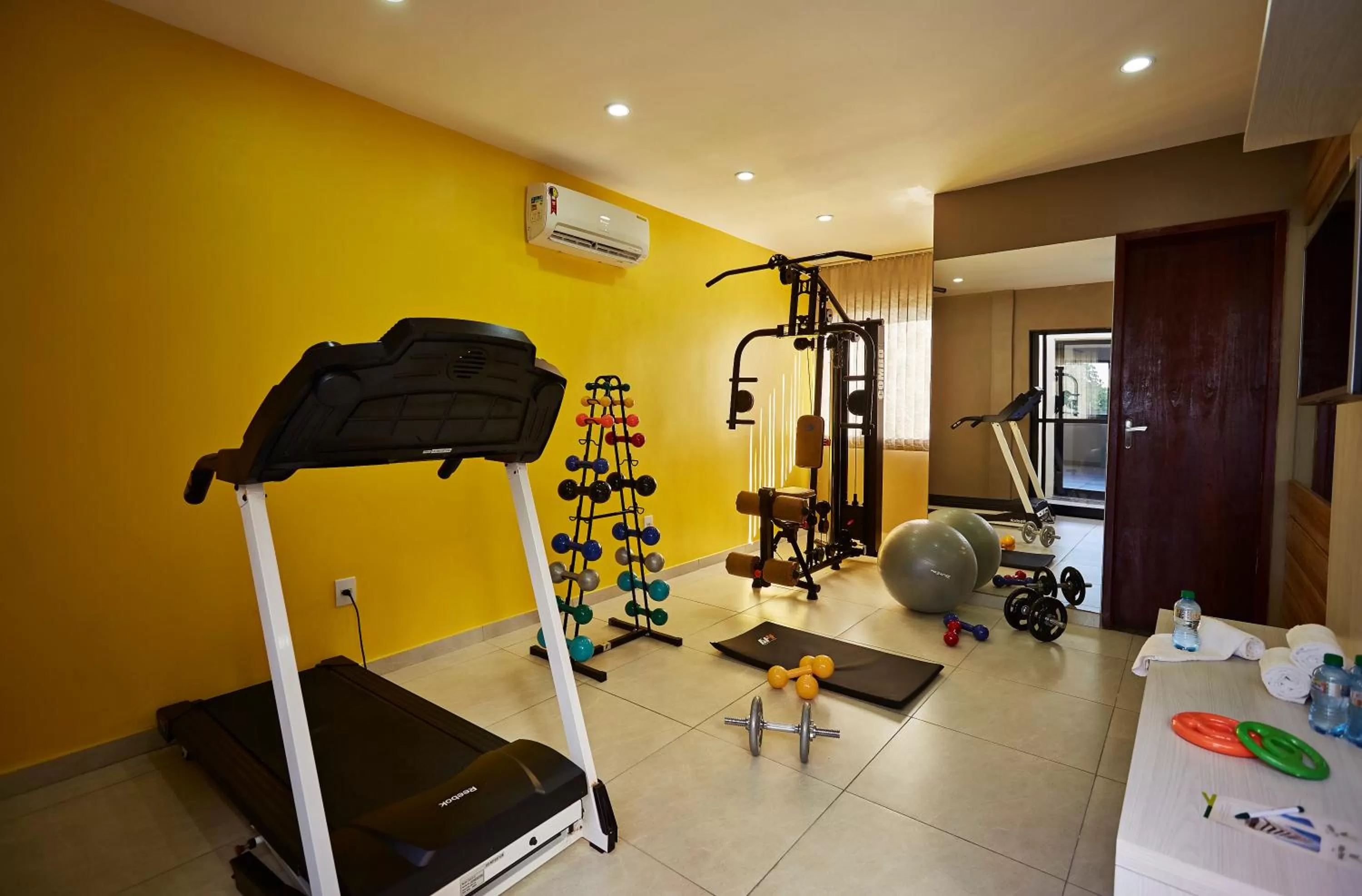 Fitness centre/facilities in Villa Park Hotel