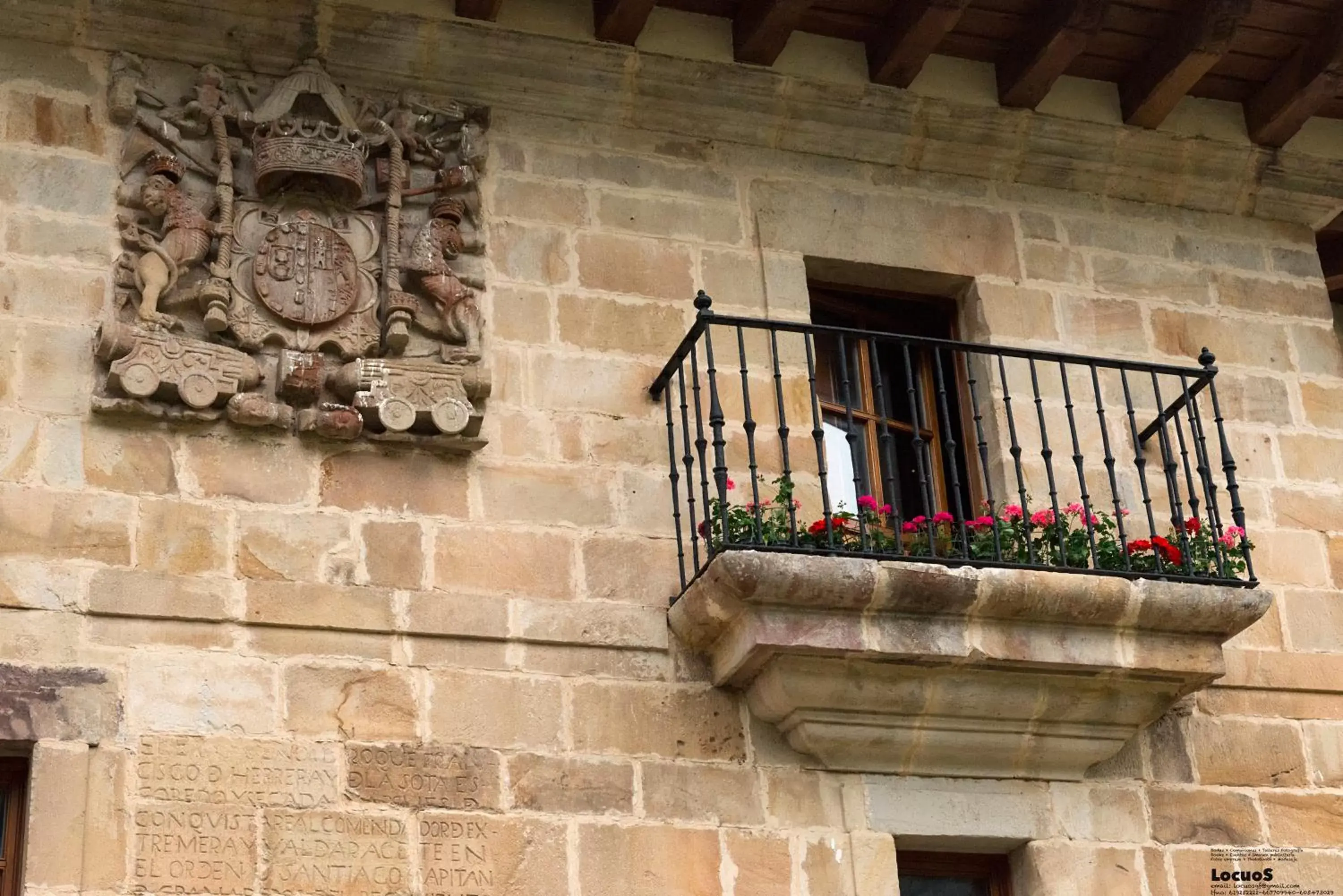 Facade/entrance in Palacio de Arce