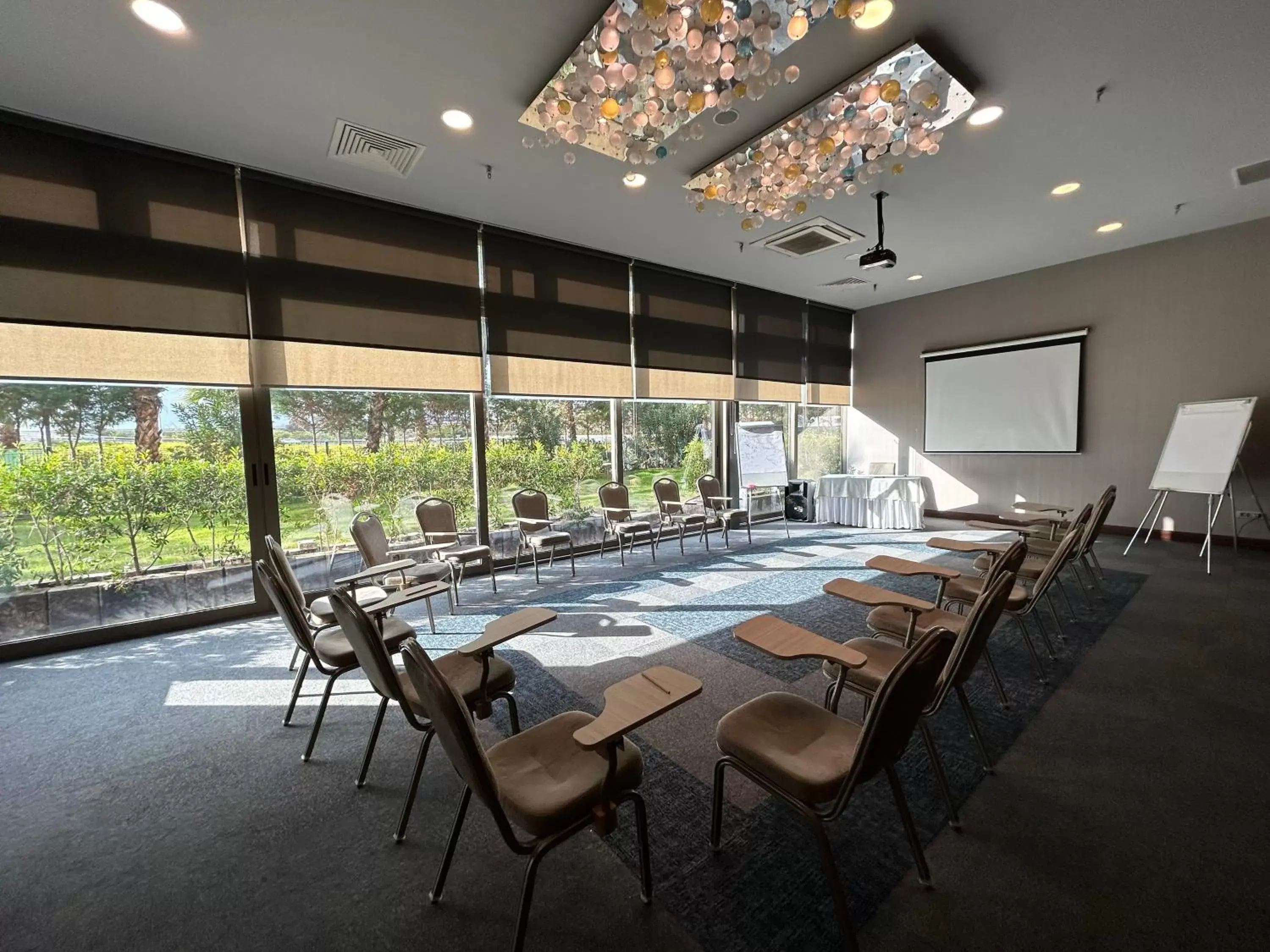 Meeting/conference room, Restaurant/Places to Eat in Best Western Premier Karsiyaka Convention & Spa Hotel