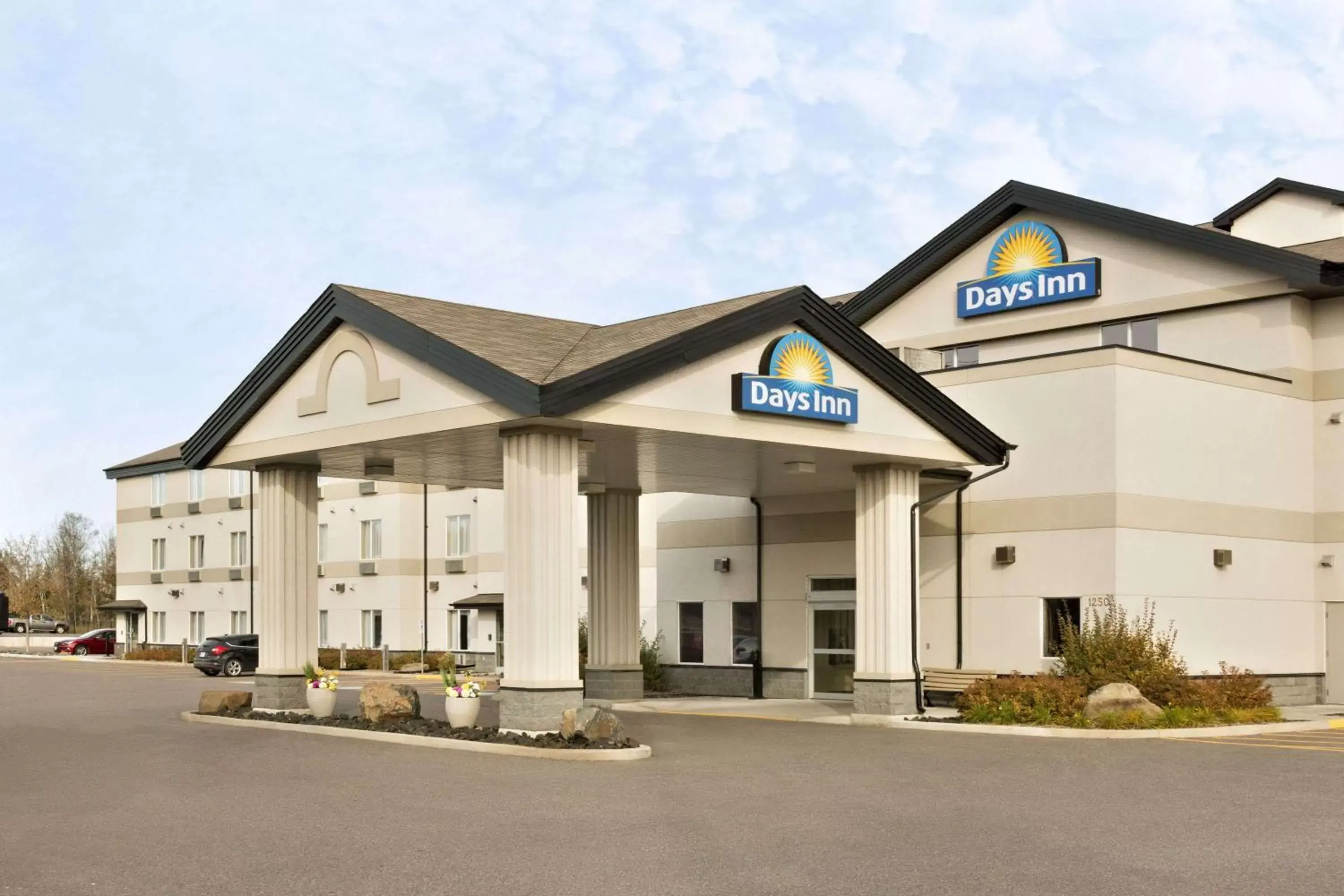 Property Building in Days Inn by Wyndham Thunder Bay North