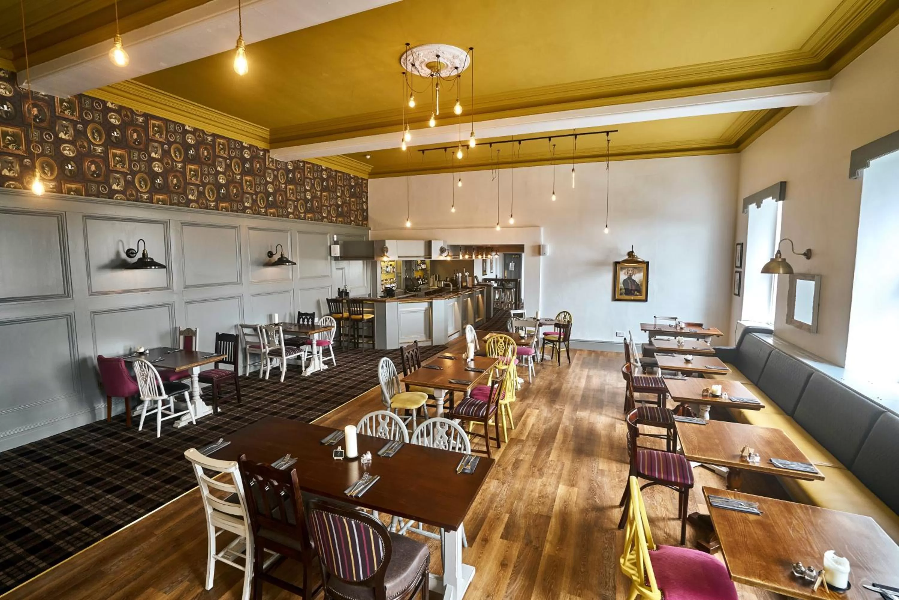 Restaurant/places to eat in The Commodore Inn