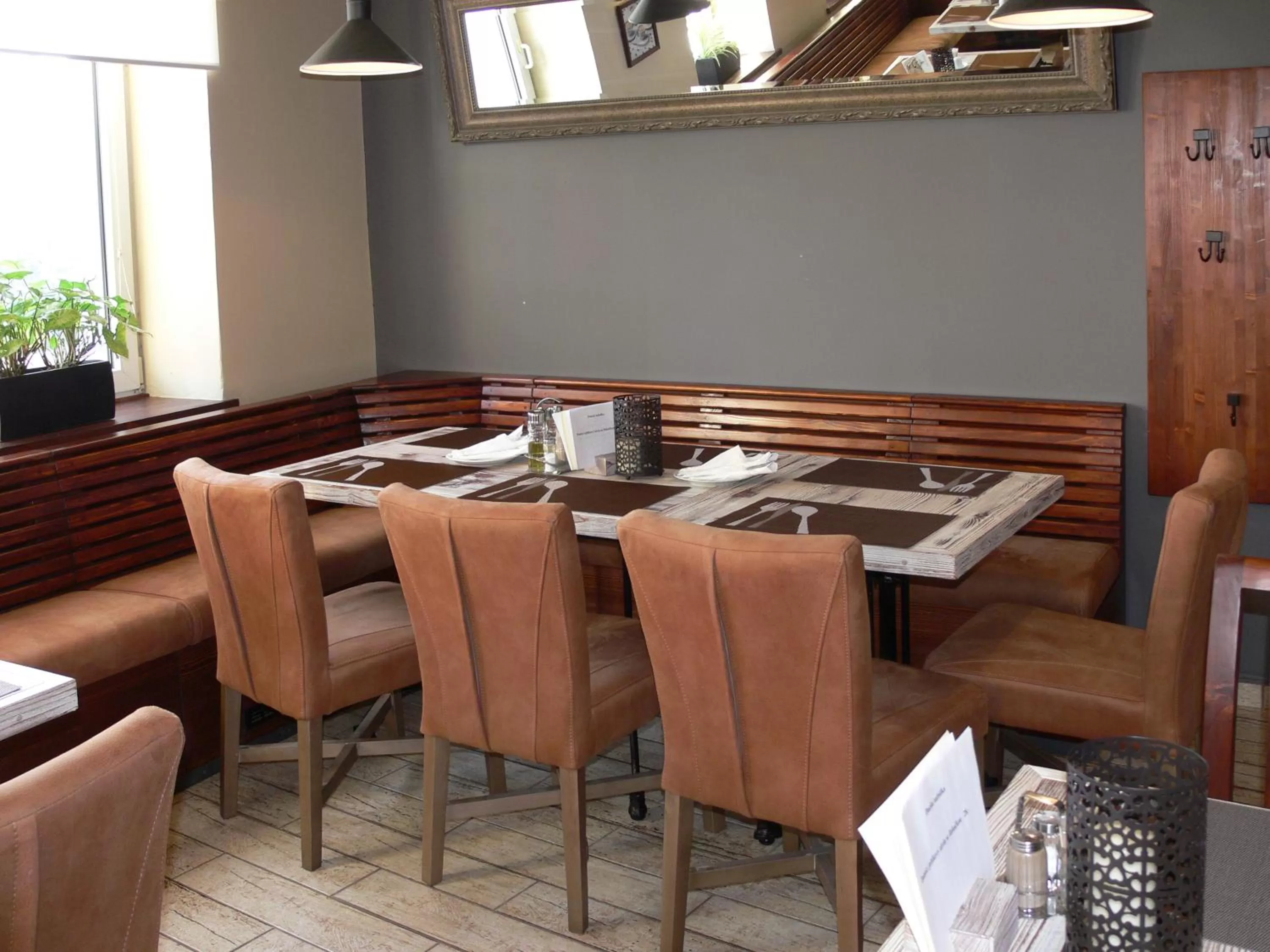 Restaurant/places to eat in Hotel Na Baste