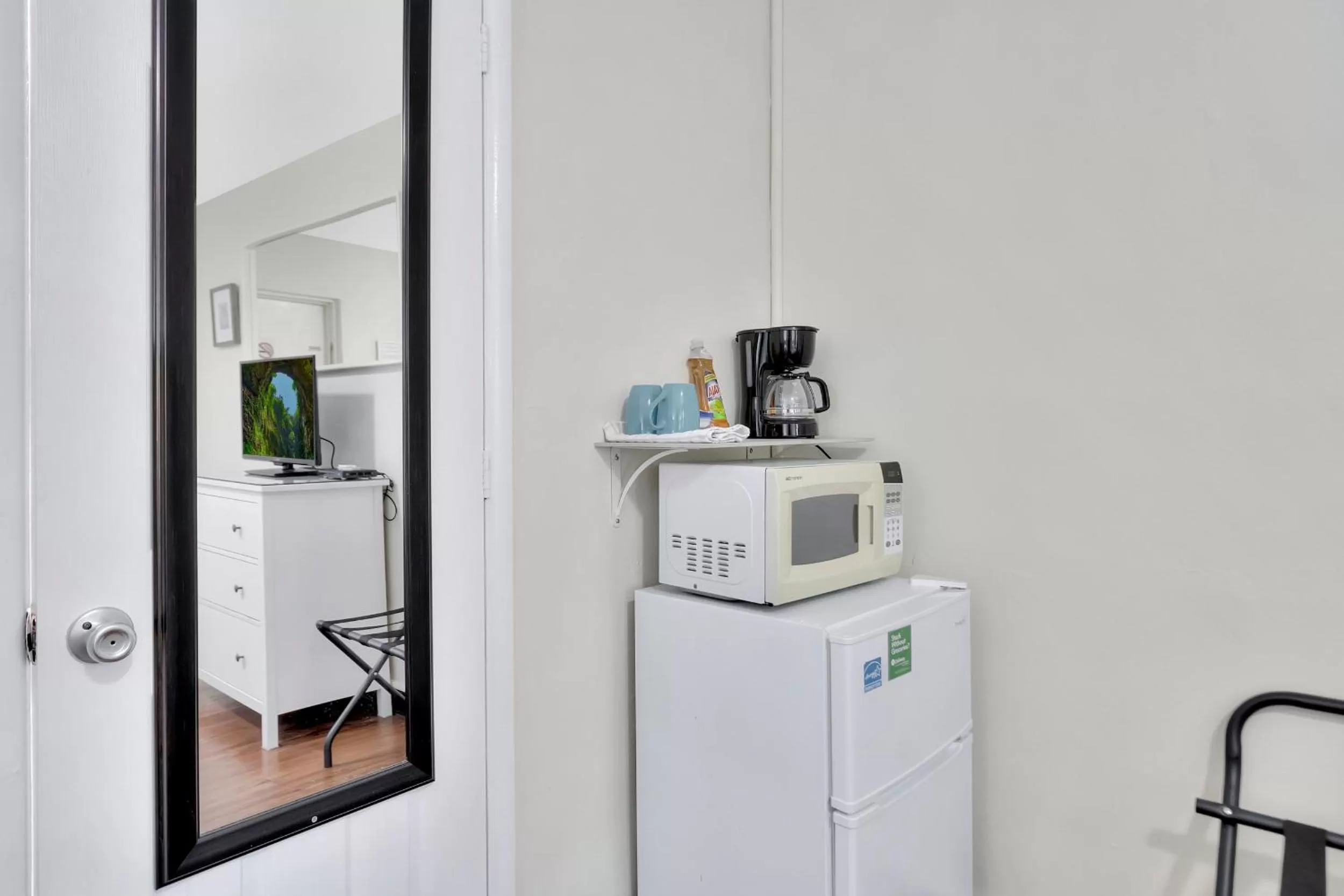 minibar, Kitchen/Kitchenette in Seahorse Guesthouse