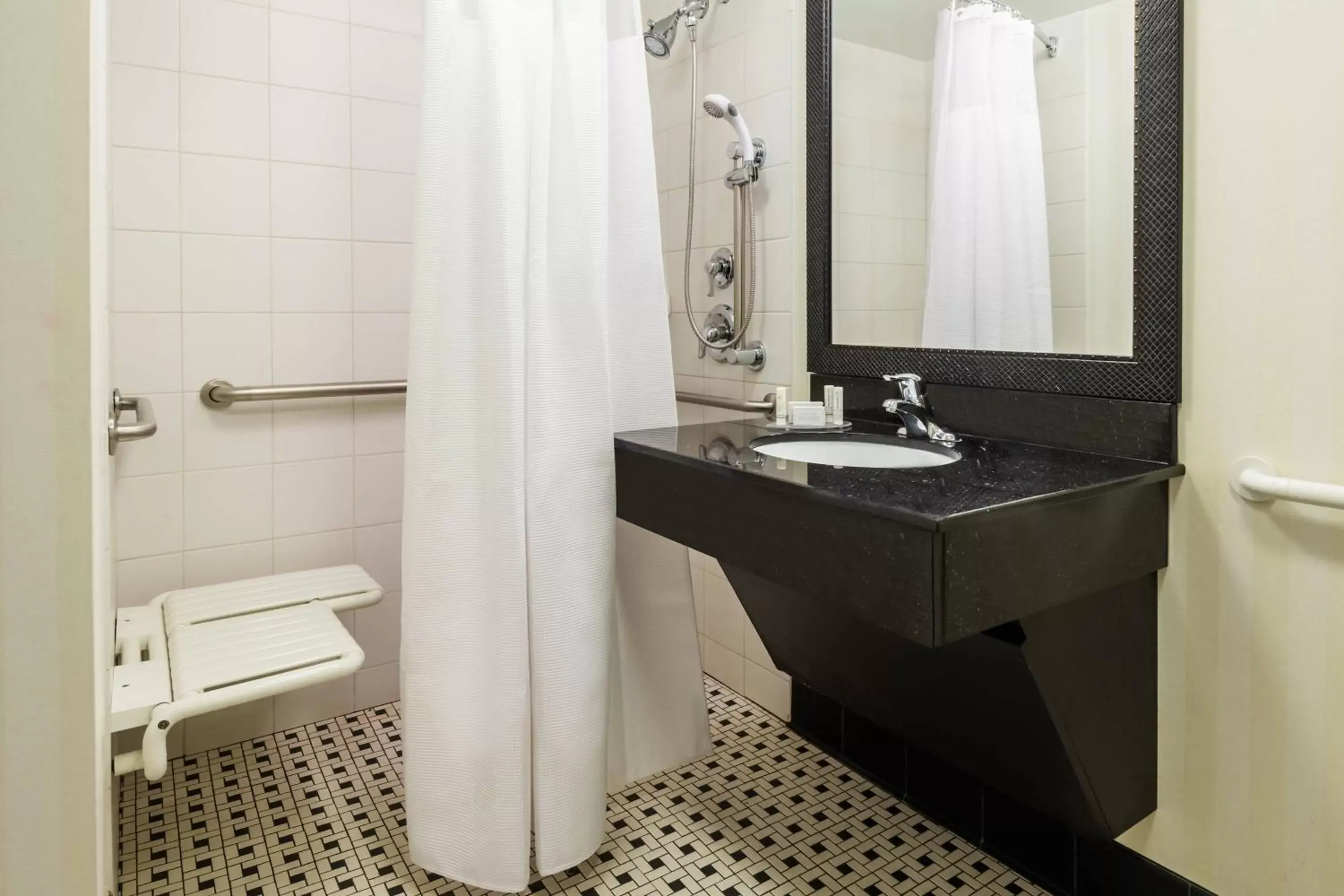 Bathroom in Fairfield Inn & Suites – Buffalo Airport